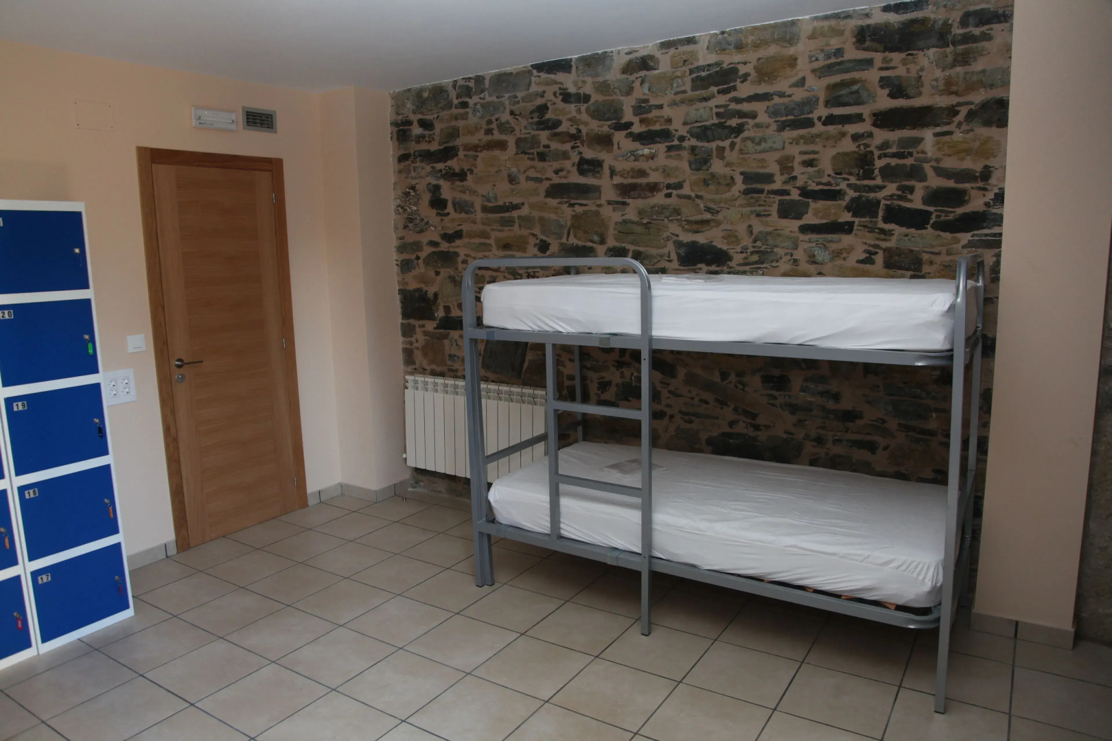 Pensión San Antón - Hostel