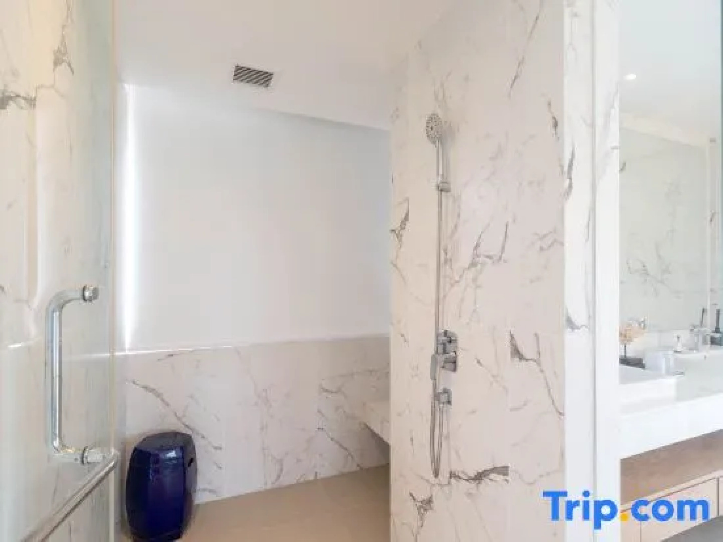 Phuket Seaview with Pool and Rooftop 4 Bedroom Skyvilla