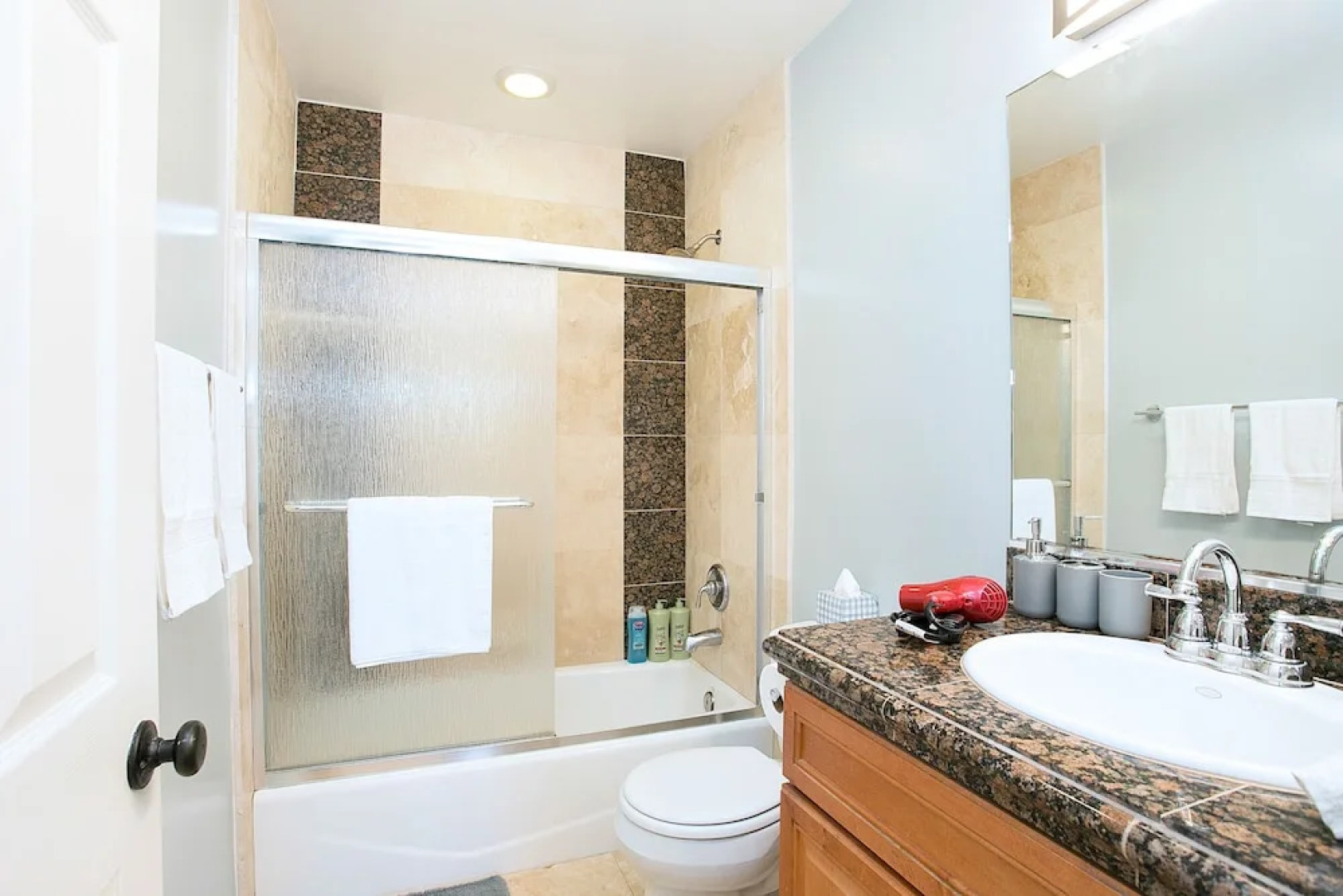 Costa Mesa/Newport - Fast WiFI - Work Stations - Free Parking - Self Check In! (CM-1)