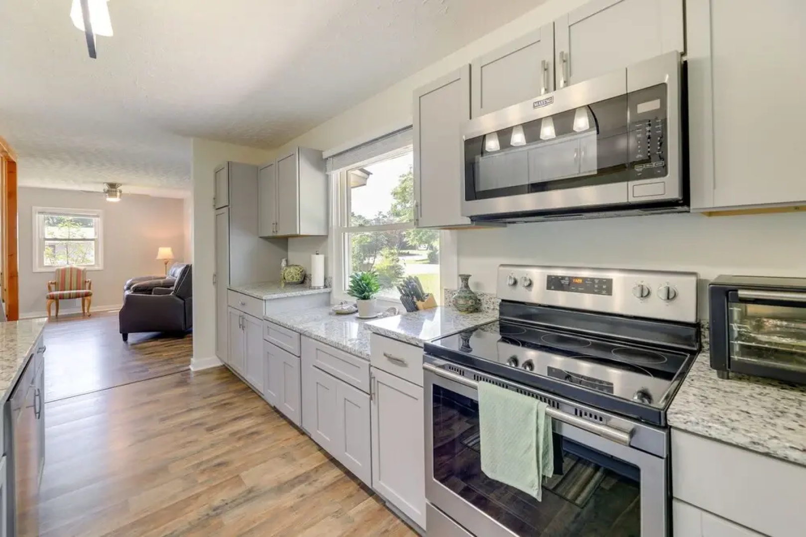 Well-equipped Morehead City Home ~ 5 Mi to Beach!