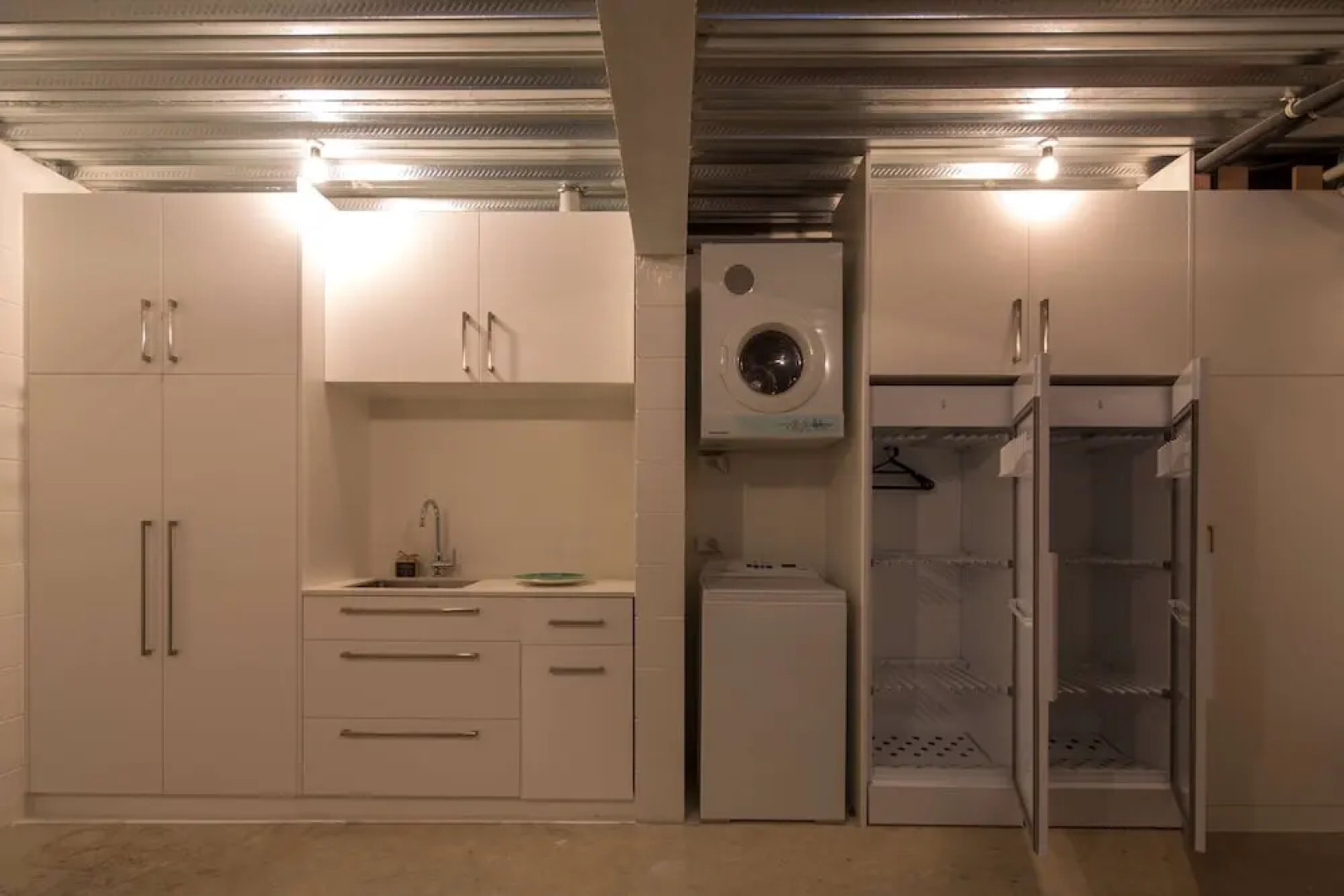 The Bay House - central and lakefront