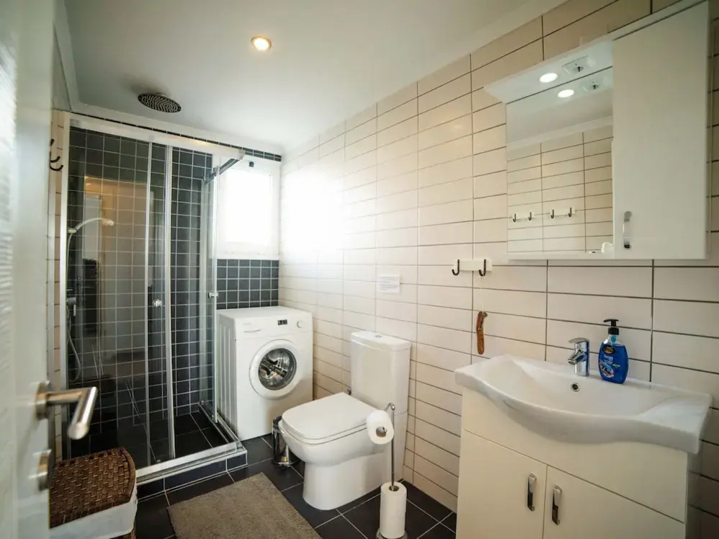 Sunny and Family Friendly Apartment Directly at the Pool