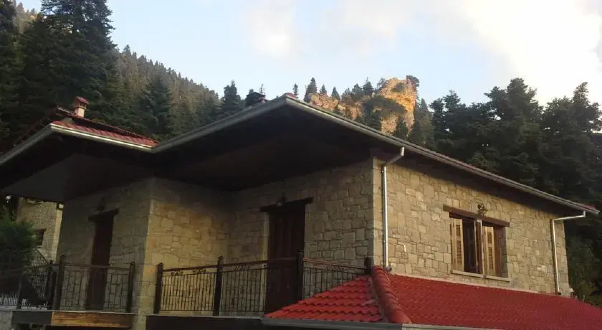 Ta Petrina Tis Elatis