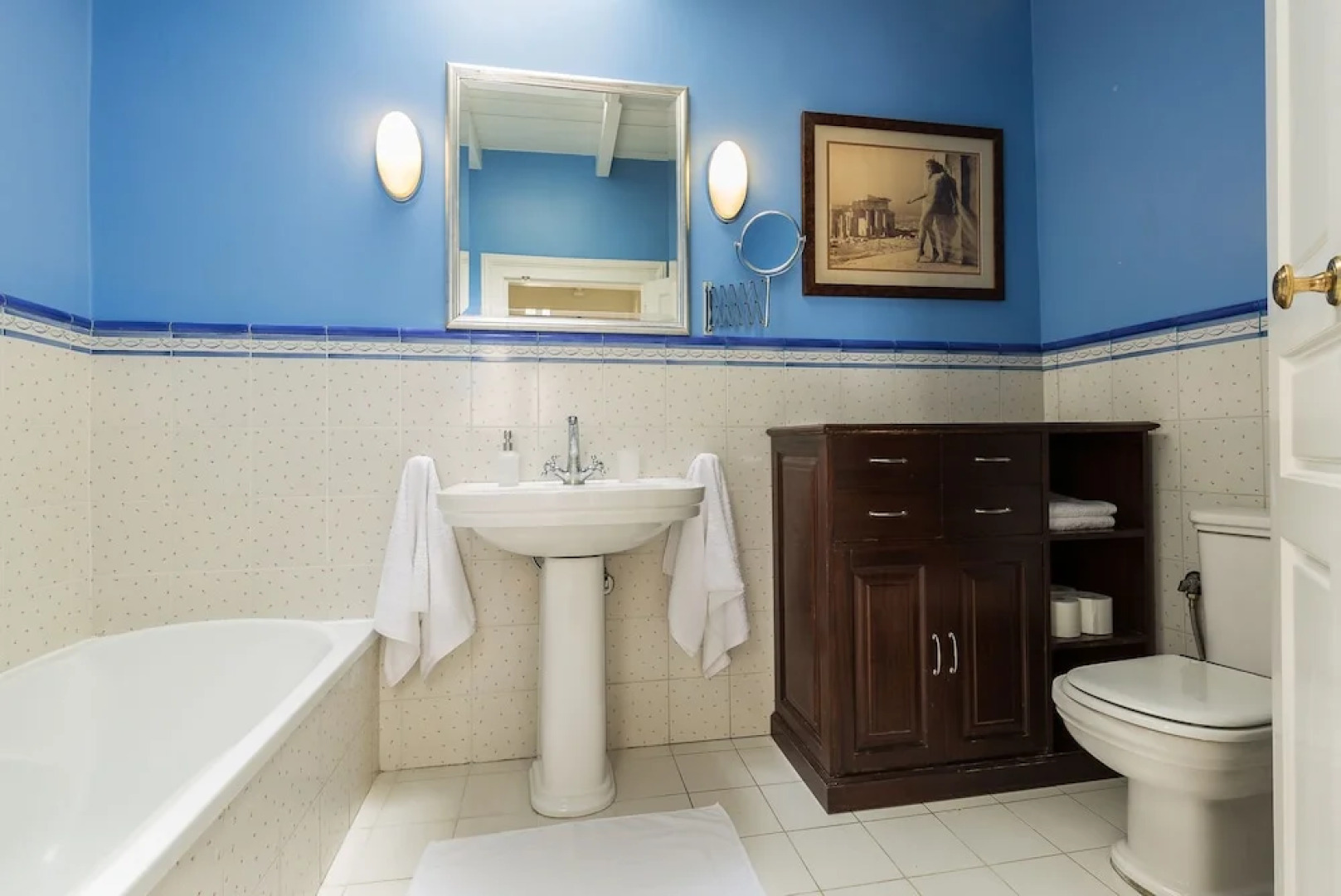 Neoclassical res w/ Acropolis View