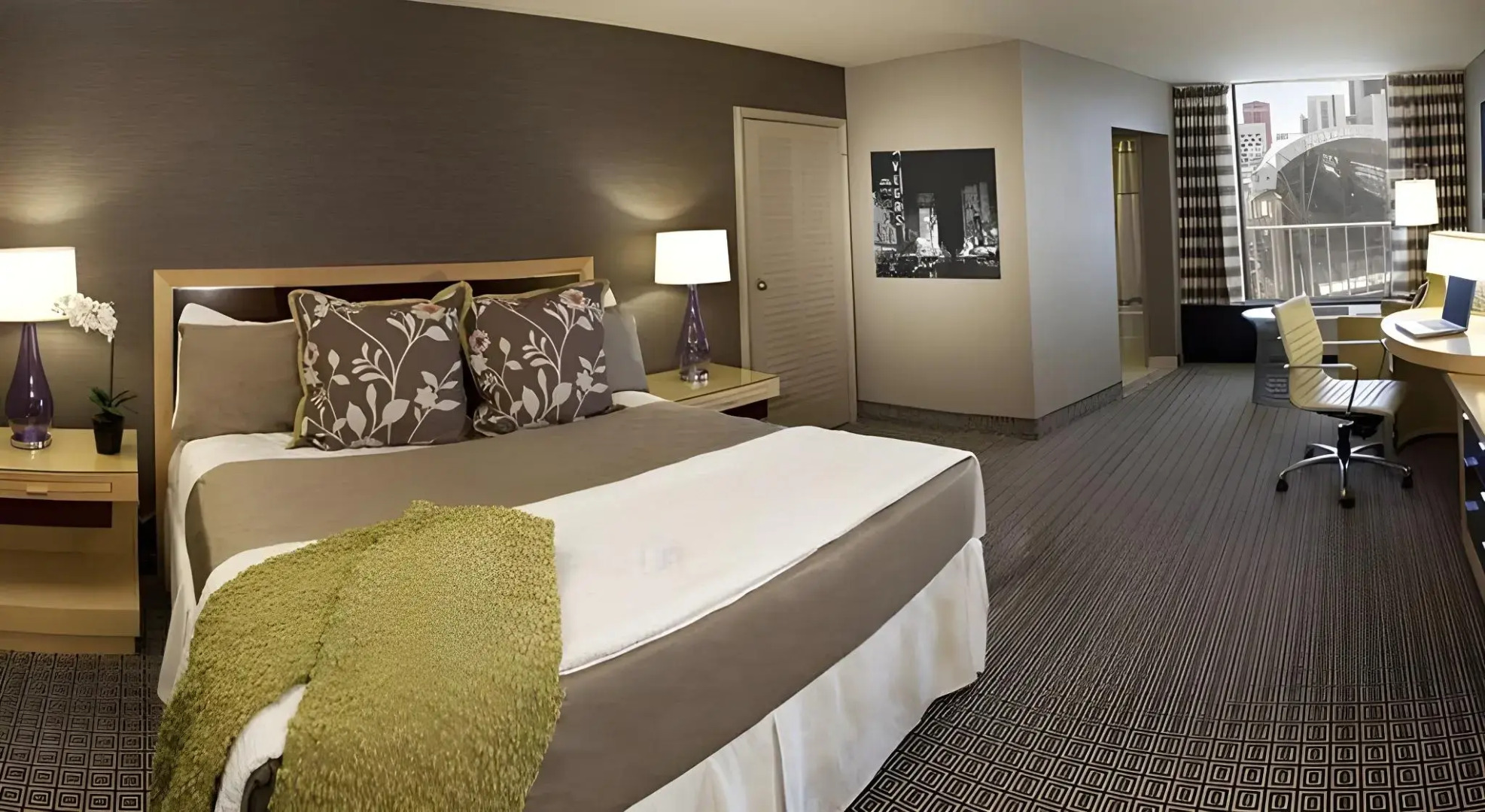 Отель Plaza and Casino