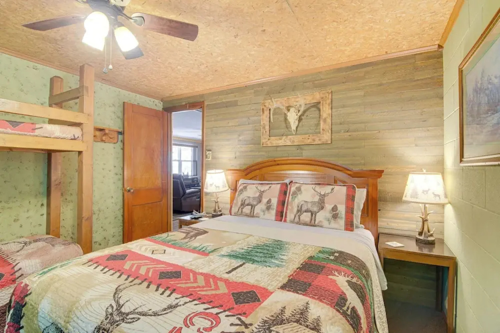 Waterfront Bull Shoals Lake Cabin w/ Deck + Views!