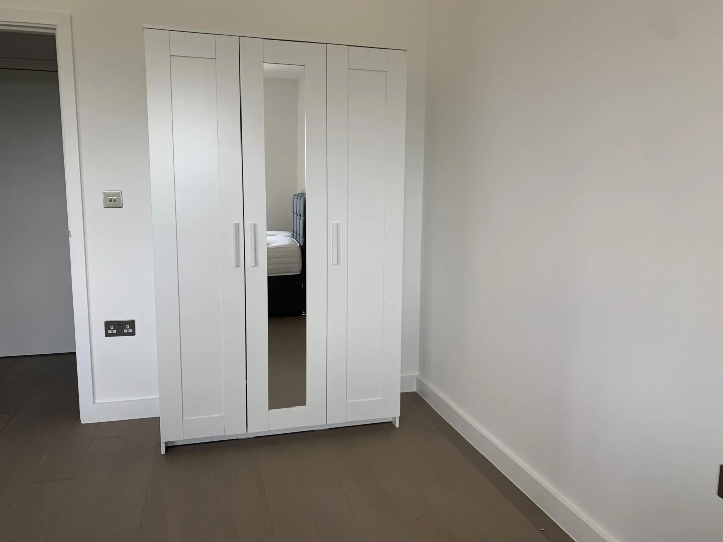 Spacious 1 Bed Luxury St Albans Apartment - Free WiFi & Movies also Free Parking.