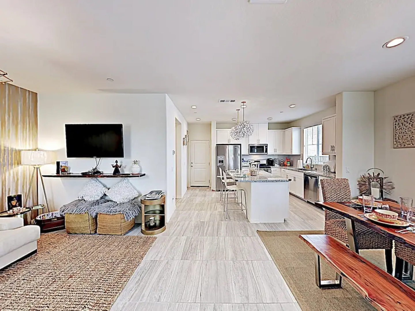 Stunning Beach W/ Pool, Views, Bar & Arcade 3 Bedroom Condo