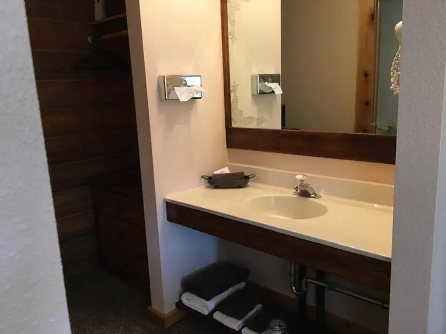 Duck Creek Village Inn