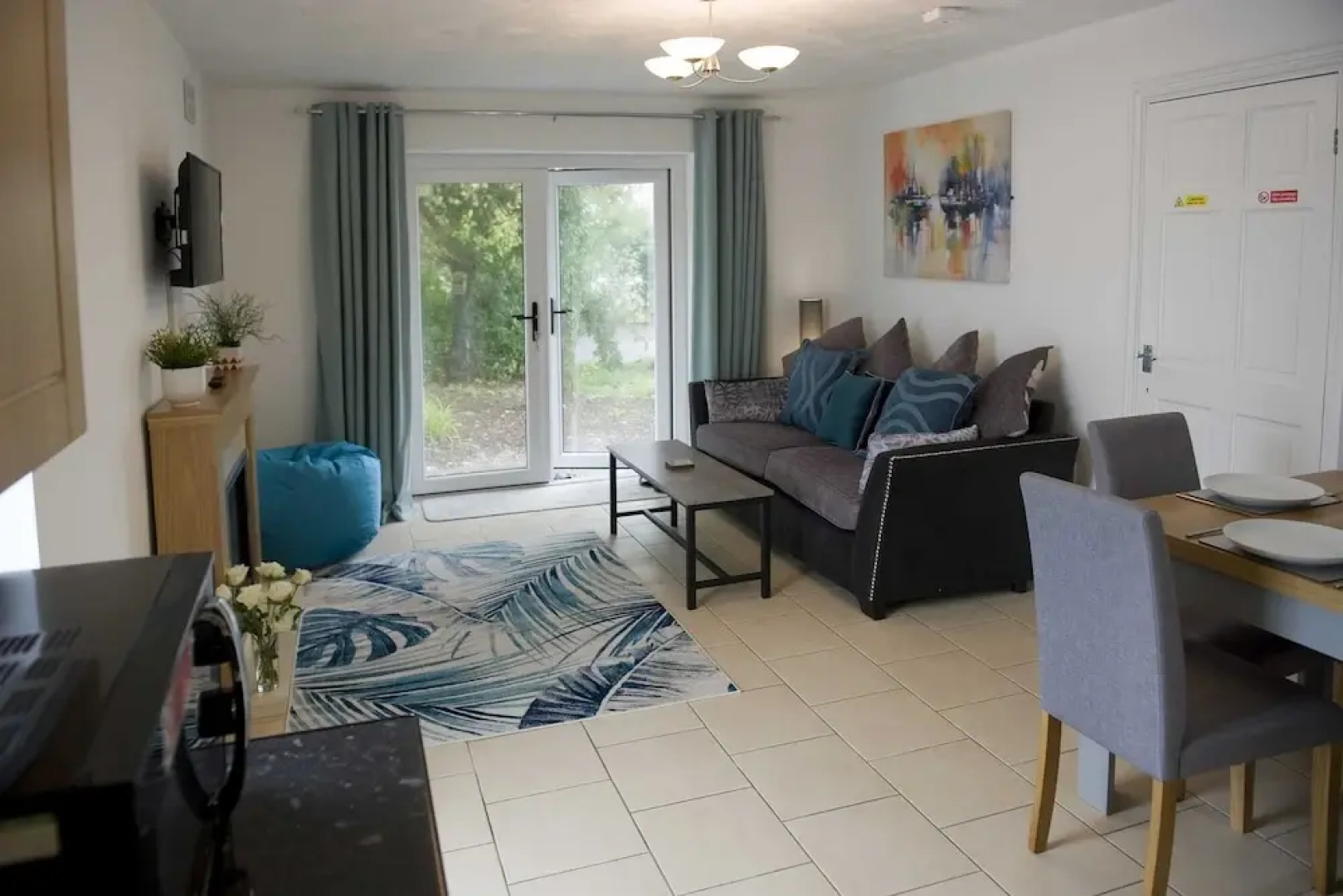 Lovely Mountain View Apartment - Short Drive to Beaches