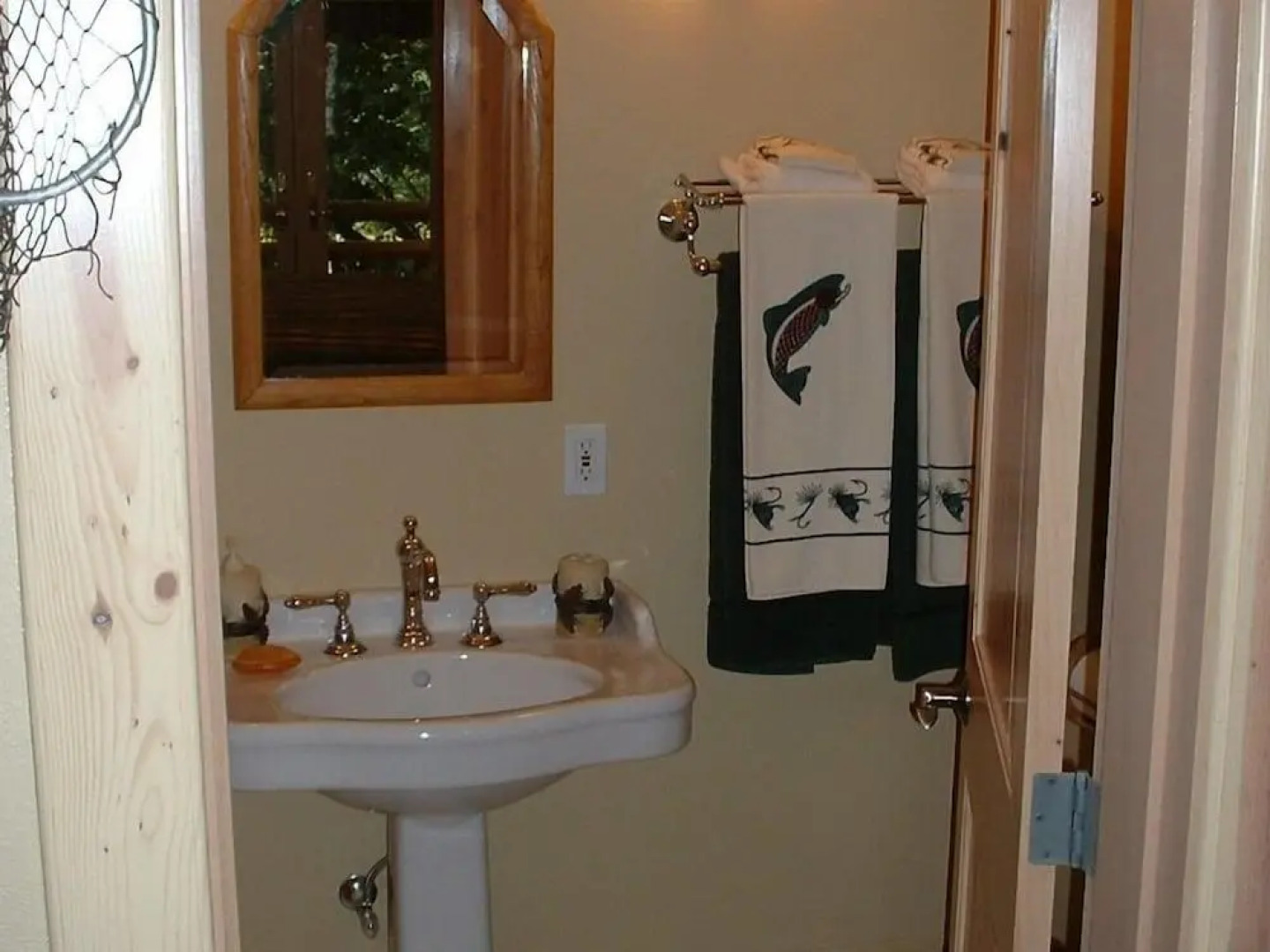 Sandy Salmon Bed & Breakfast Lodge