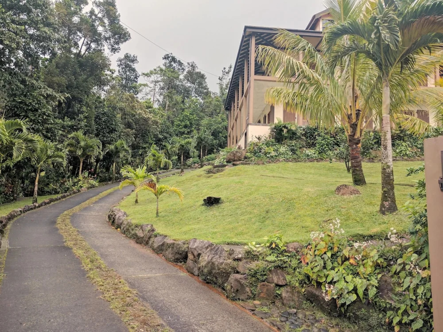 Trois Piton Apartments