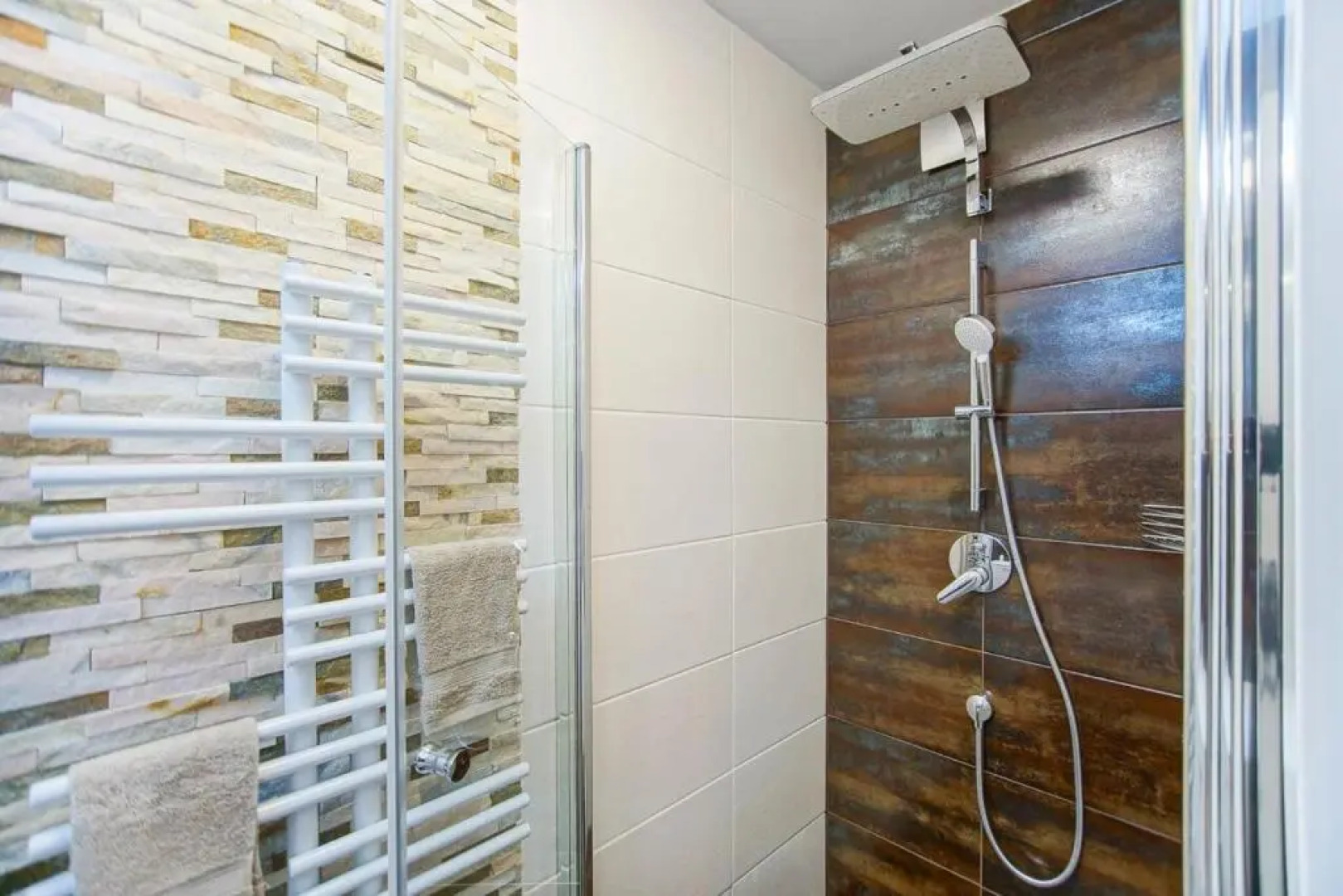 AusZeit Leoben 1 mit Terasse und gratis Parkplatz