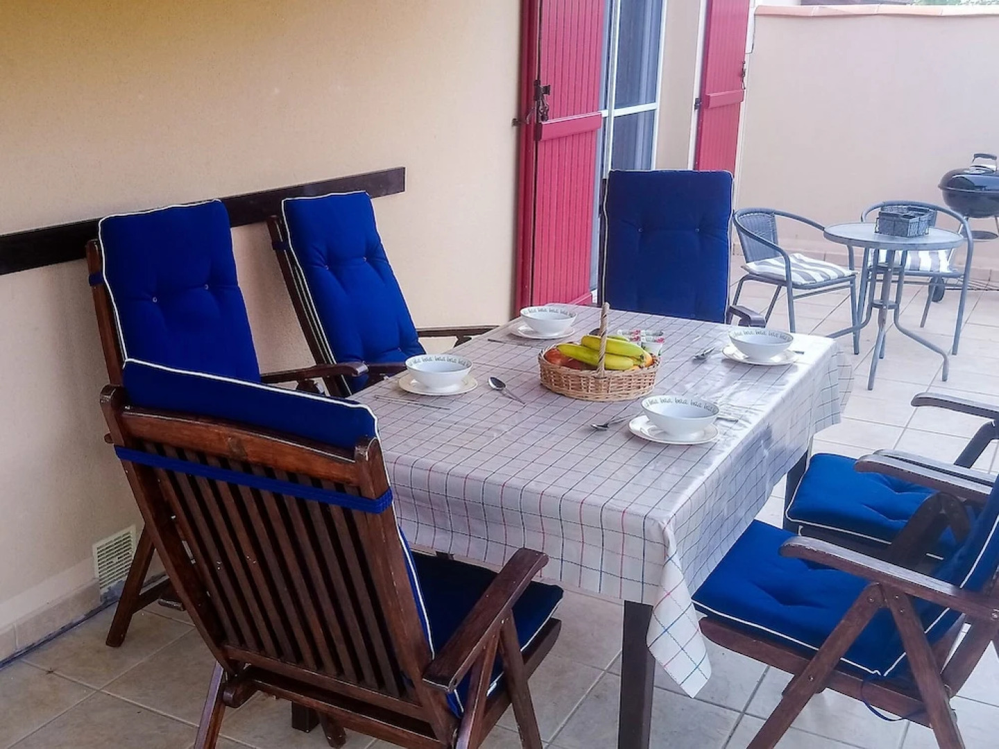 Attractive Villa on Exclusive Family Park With Swimming Pool in Peaceful Setting