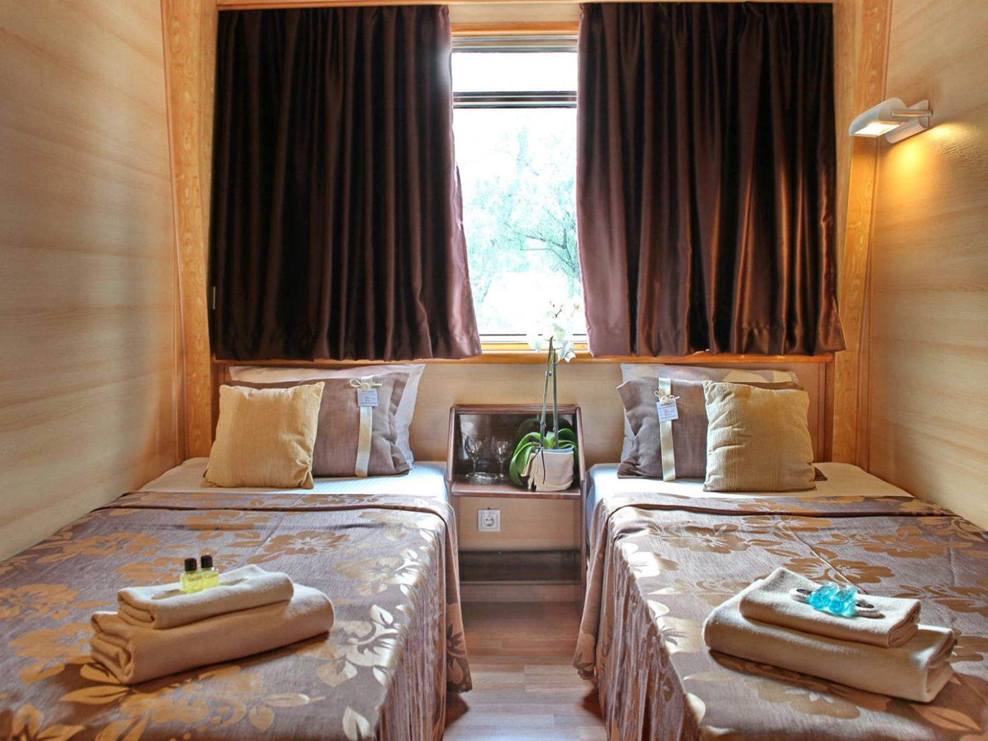 Compass River City Boatel