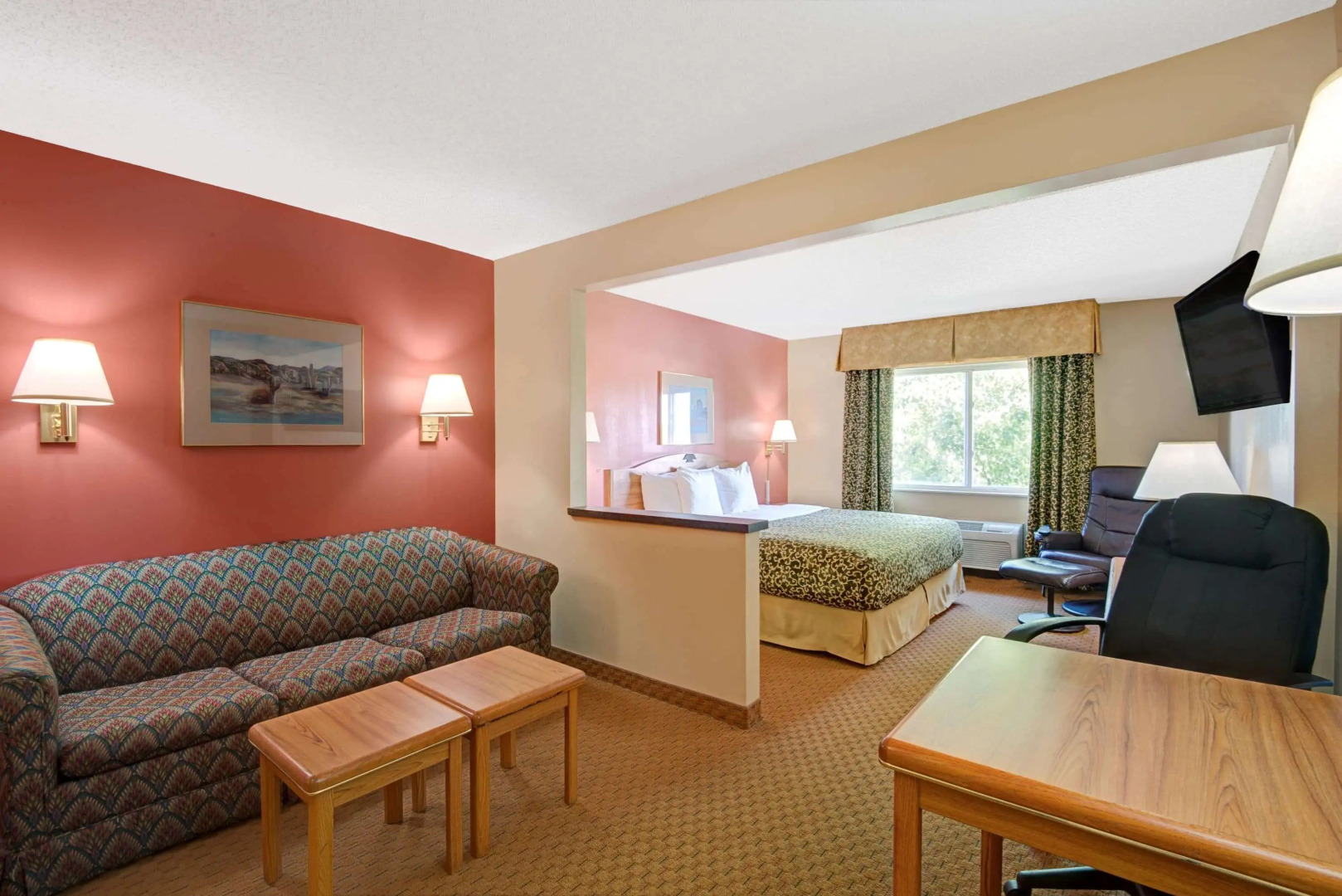 Days Inn & Suites by Wyndham Airport Albuquerque