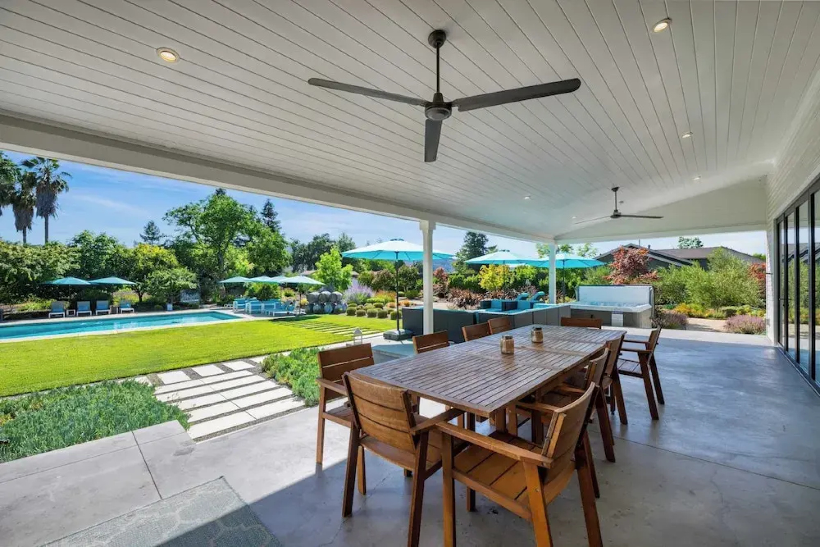 Luxe, Pool, Spa, Fire Pit, Game Room, Piano Sonoma Pool Retreat by Avantstay