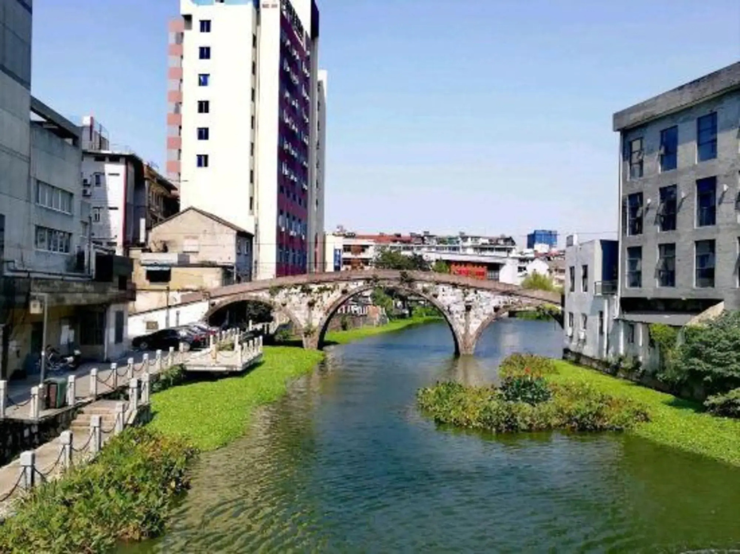 OFS HOTEL(Huzhou Clothes Street Store)