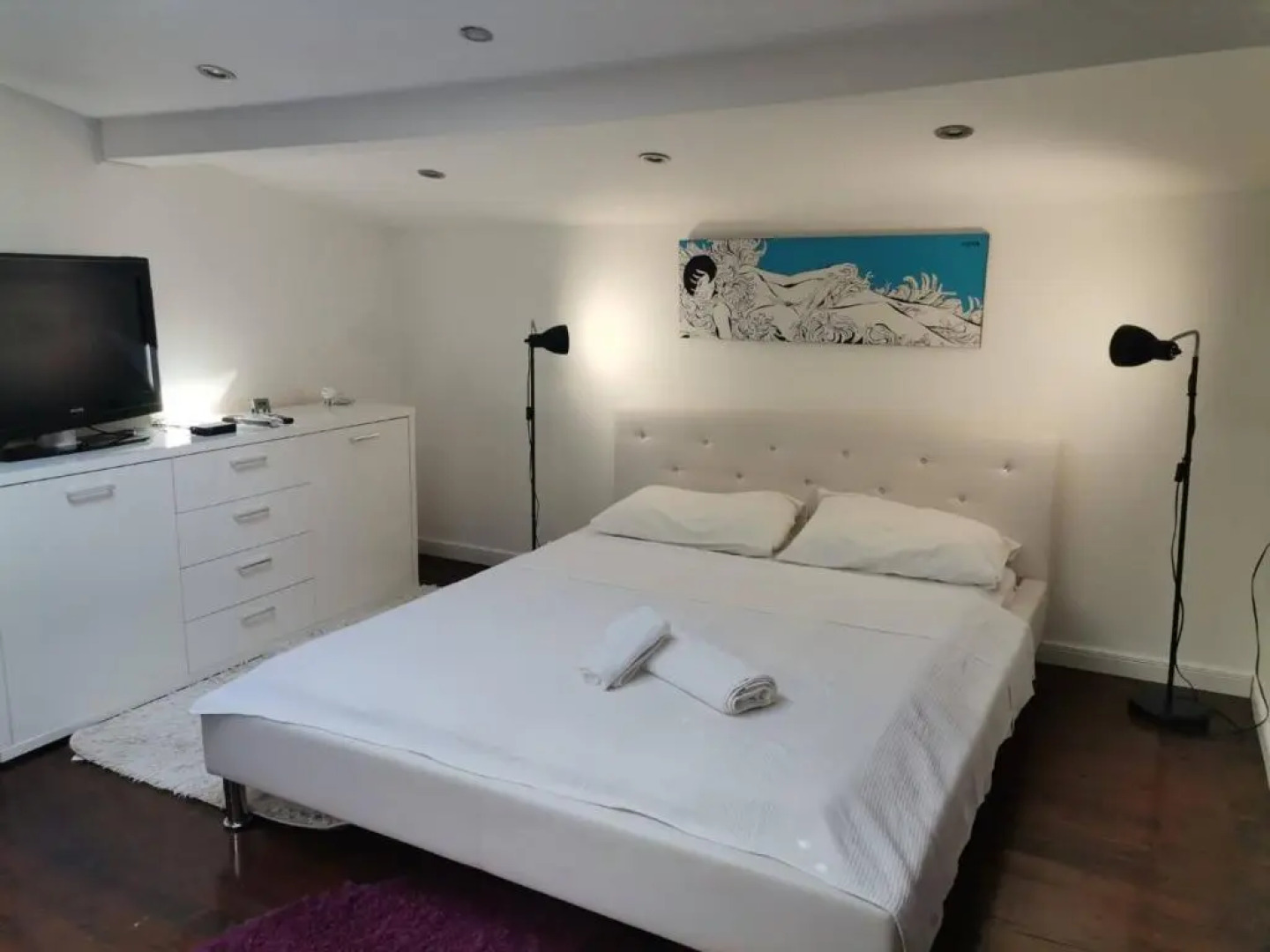 Cheerful Holiday House Illuminosa