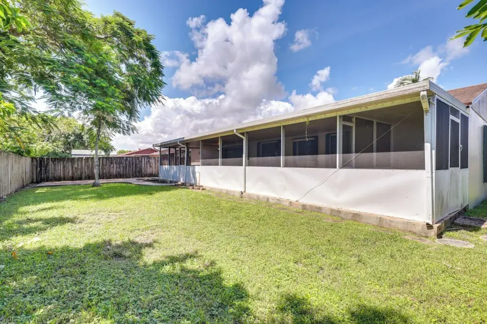 Pet-friendly Home w/ Yard ~ 3 Mi to Zoo Miami!