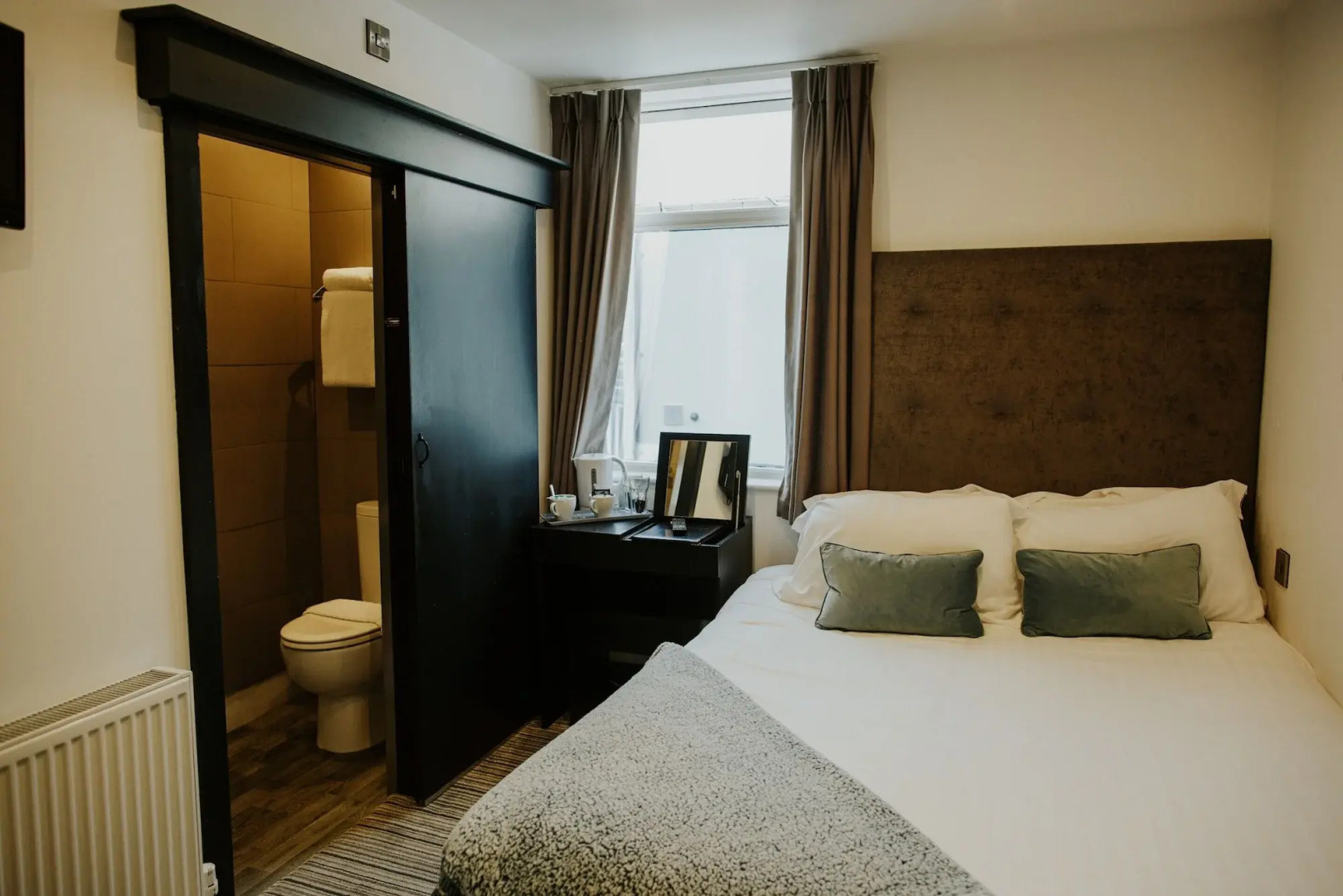 Sinclair's Bar, Lounge & Rooms