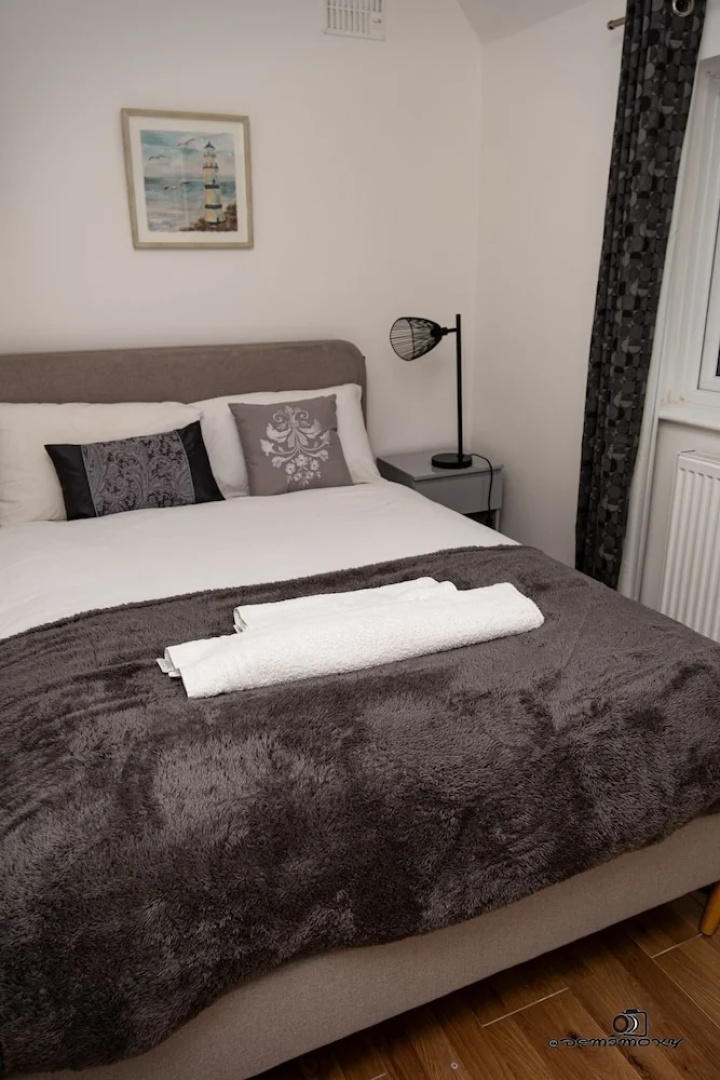 7 Guests - 3 Bedrooms - Parking - Pet Friendly