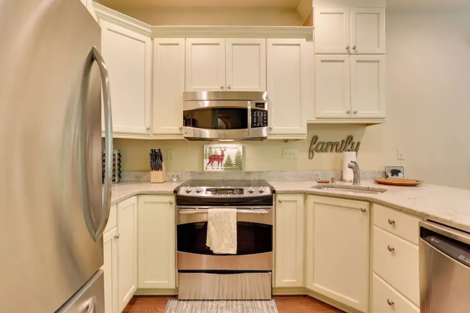 Half-mi to Big Boulder Lake: Townhome w/ Deck!