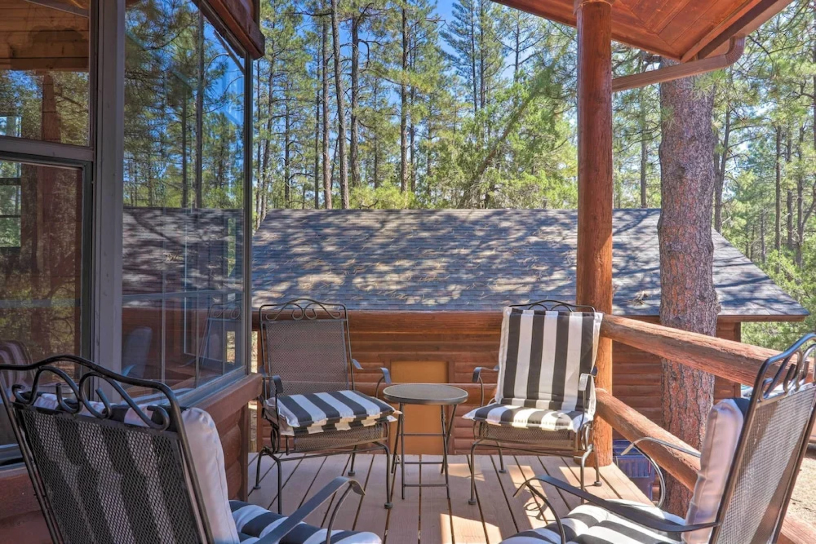 Deck, Games & Fire Pit: Modern Pine Cabin!