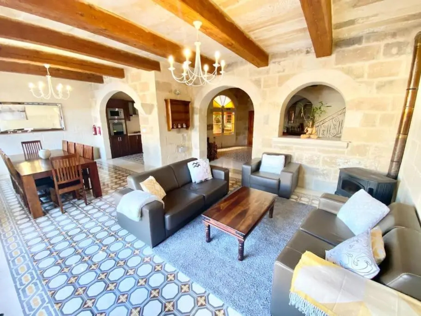 Villa Rossa Gozo - 5 bedroom ensuite with pool & jacuzzi