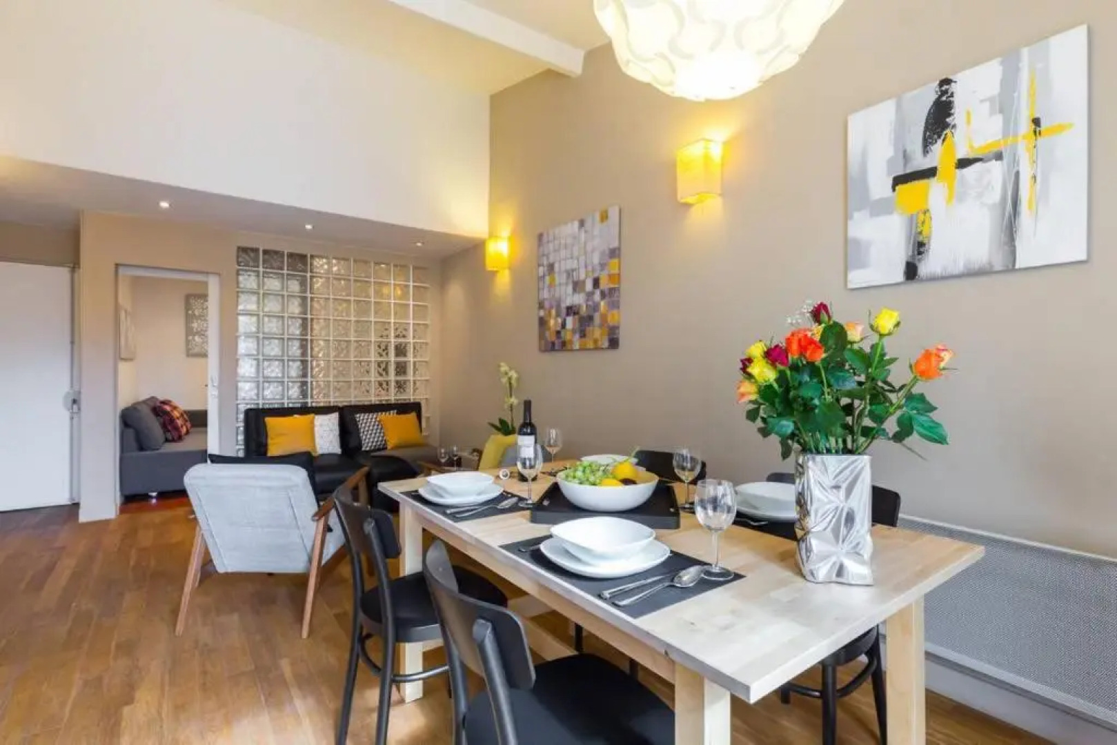 ★ Quiet Old Town Apt with AC, 5min Walk to Beach ★