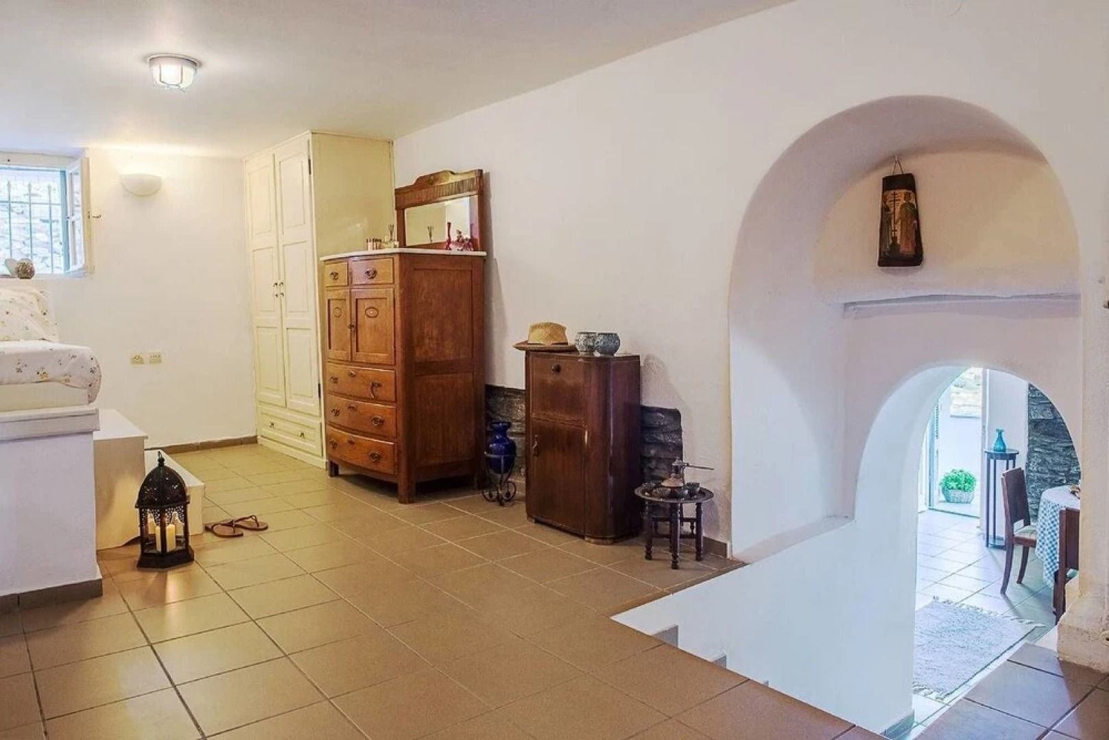 "Aura" apt in Stone Tower 1690 • Andros