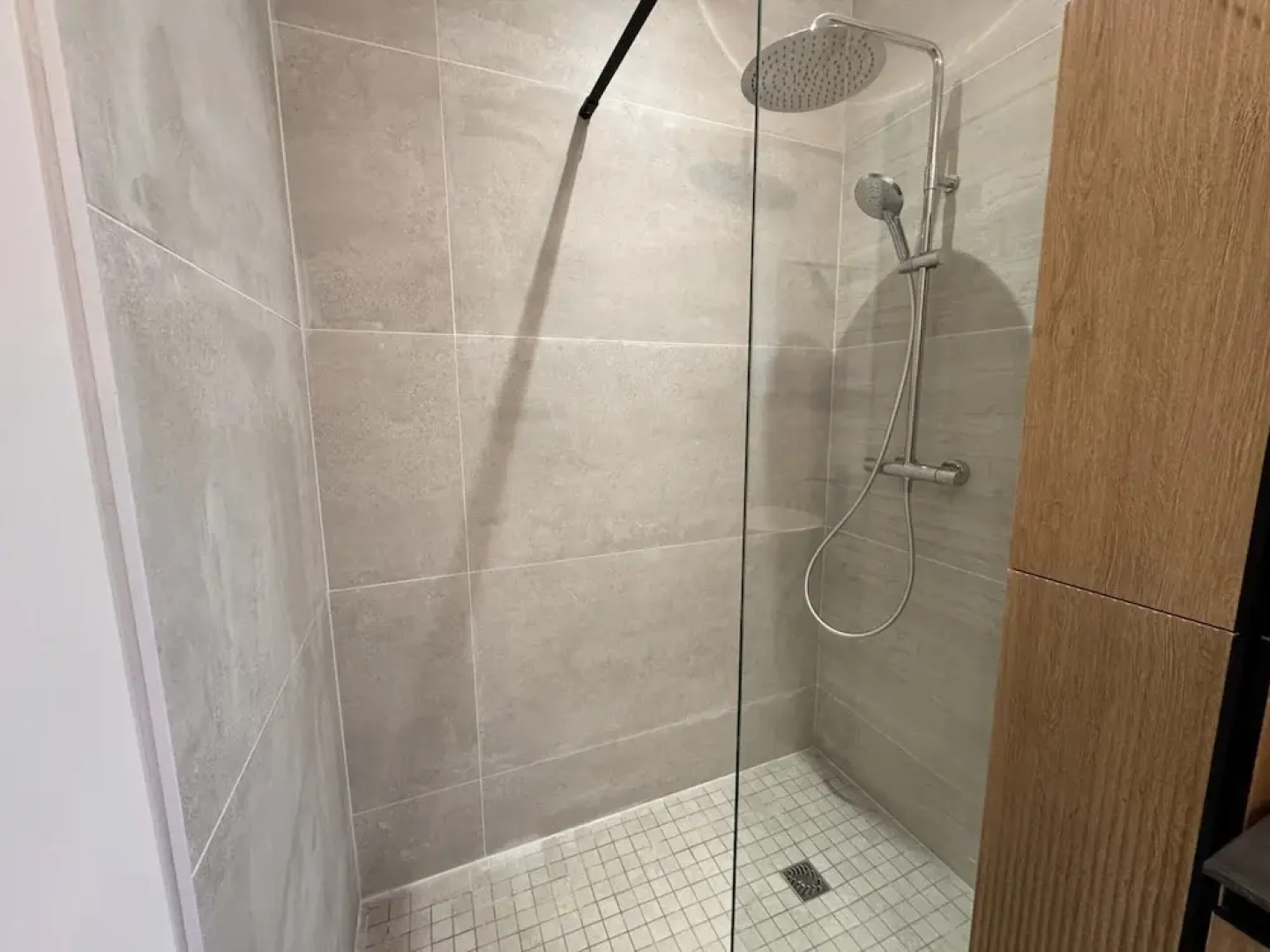 Hillside Retreat With Scenic Views