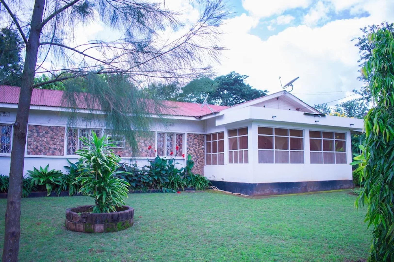 Kilihomebase & Campsite - Hostel