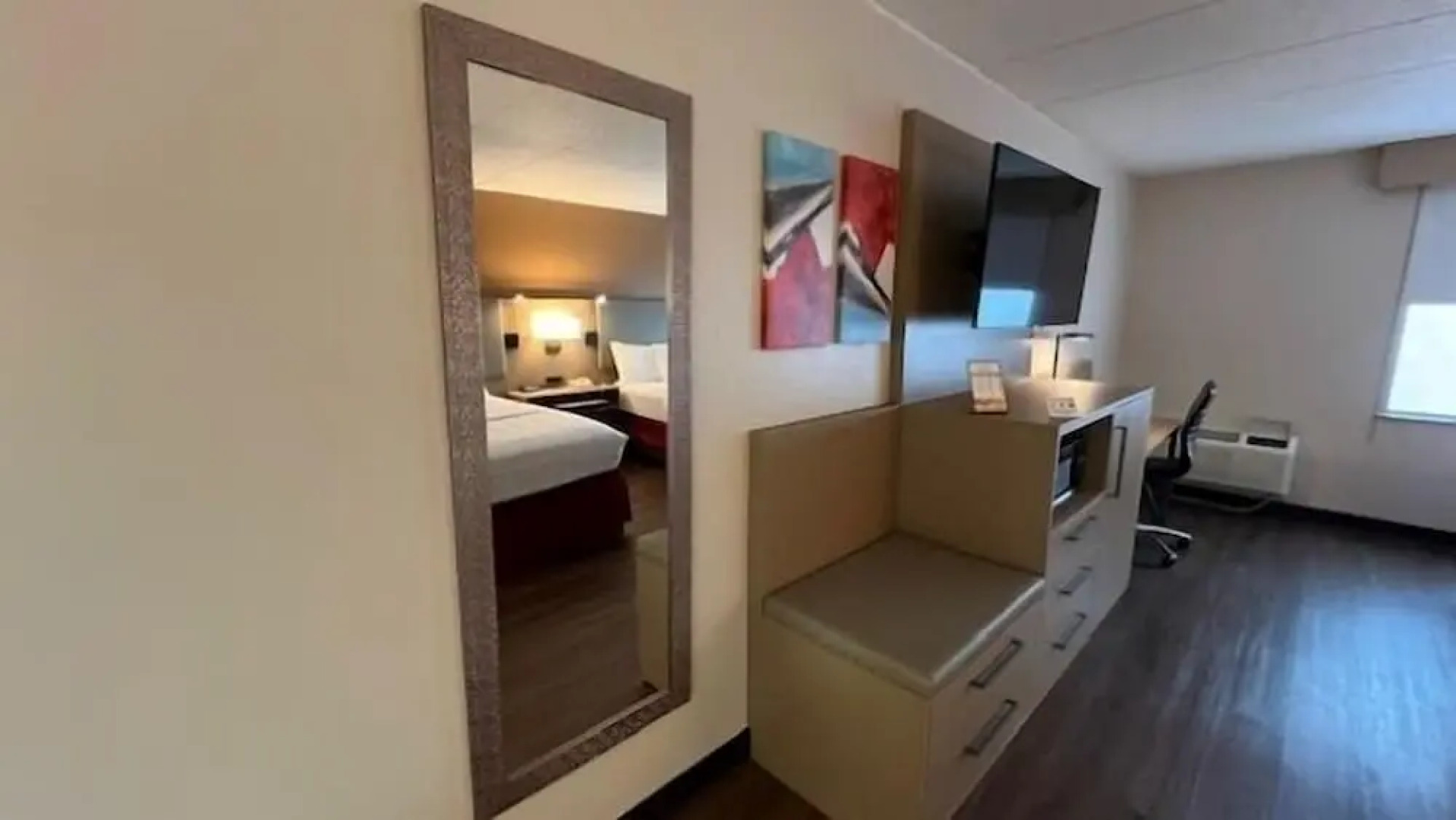 Lansing Delta West Hotel