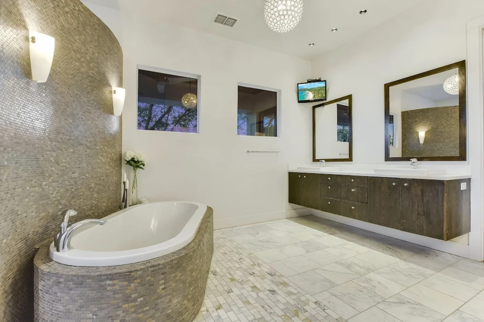 510 Austin - 5 Br Home