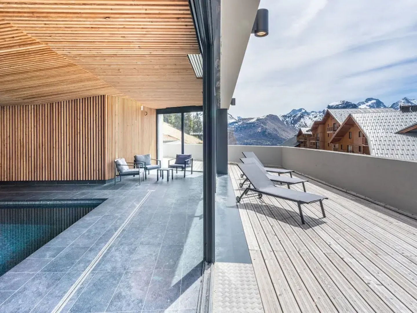 Chalet in Auris-en-oisans With Balcony