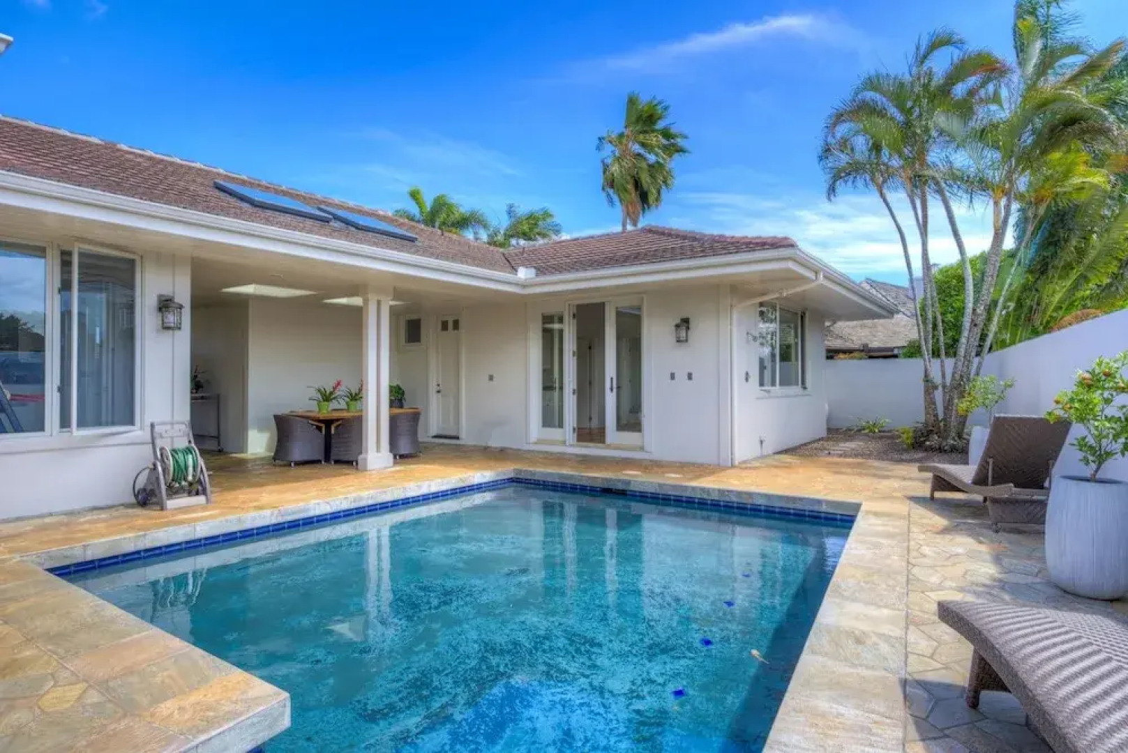 Pau Laka 5 Bedroom Home by RedAwning