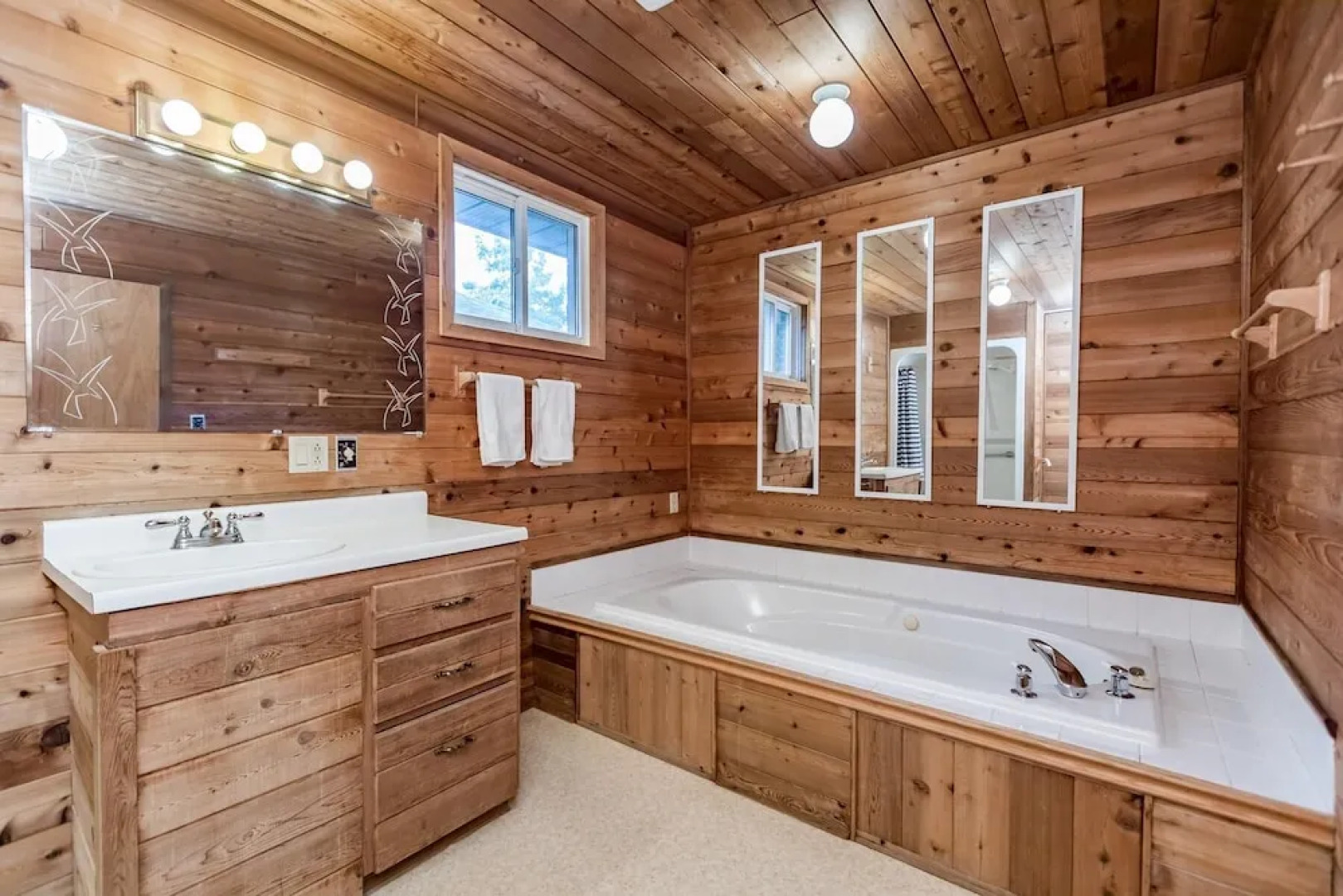 Grandview Beach House an Incredible Beach Waterfront is Waiting for You!