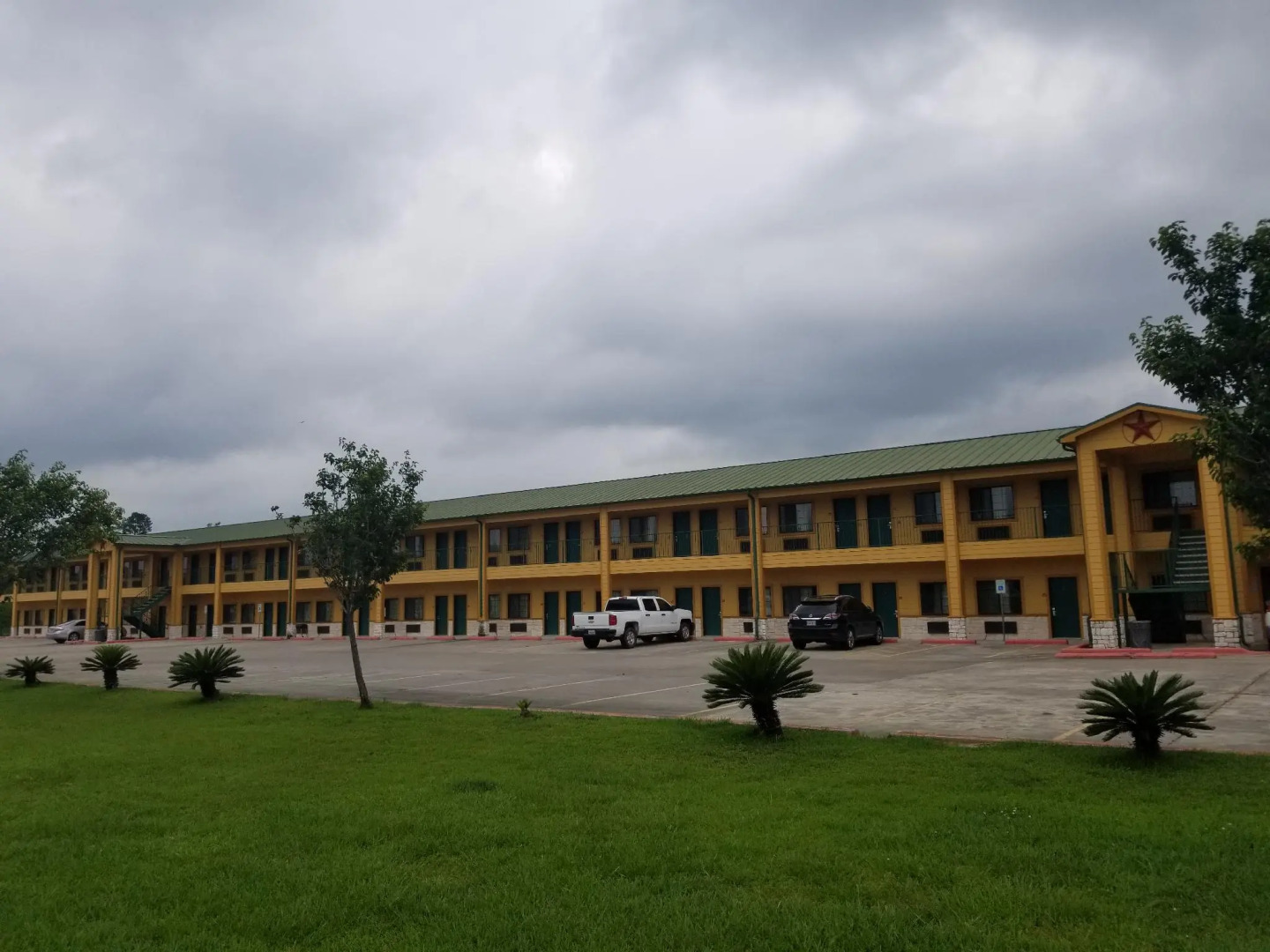 Scottish Inn & Suites