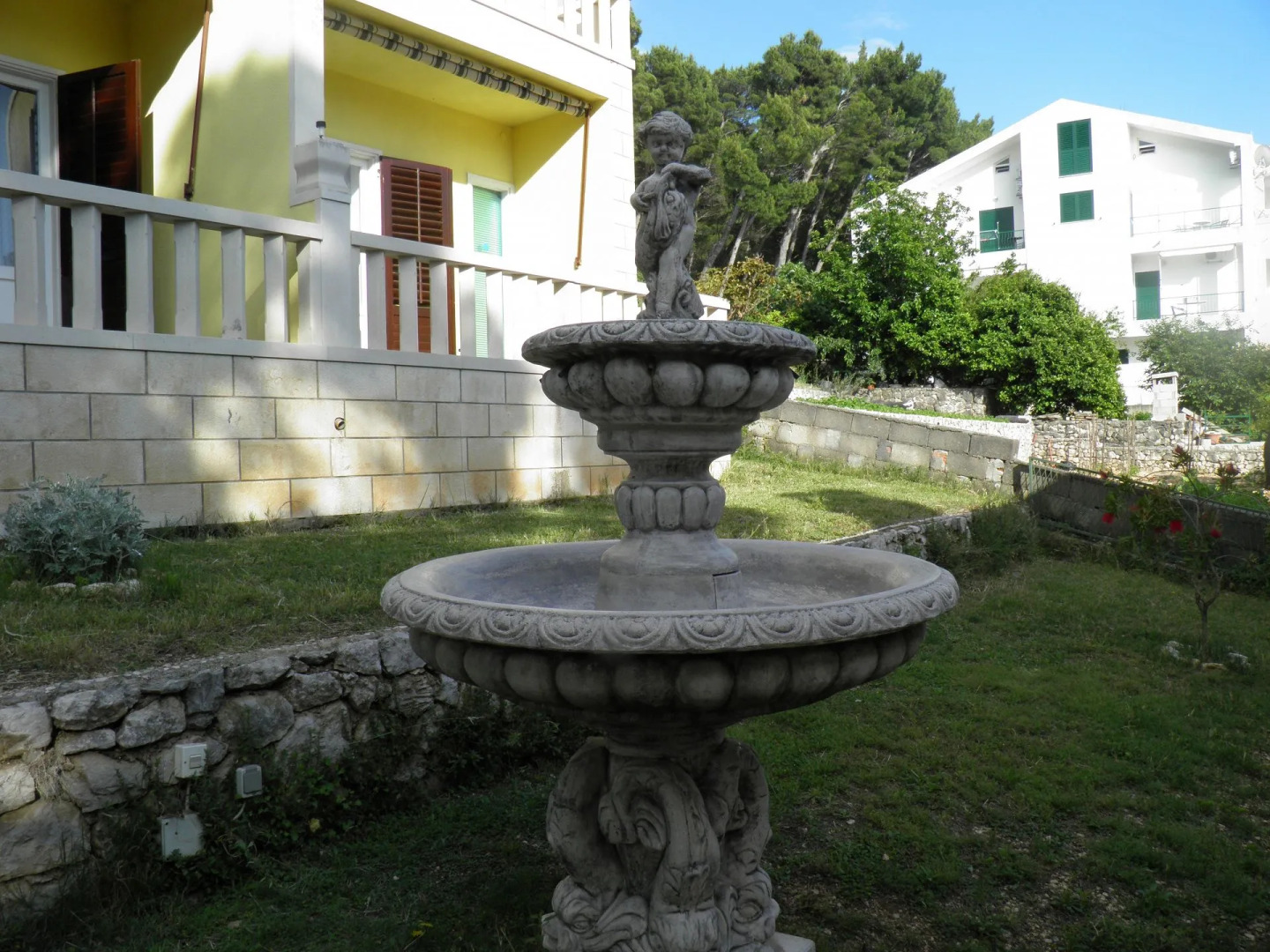 Apartment Angela -  with beautiful courtyard: A1 Brela, Riviera Makarska