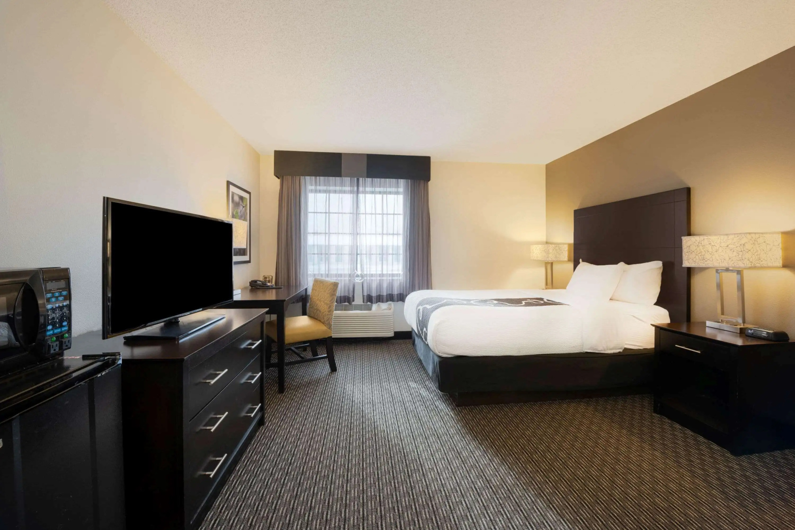 La Quinta Inn & Suites by Wyndham Cleveland Macedonia