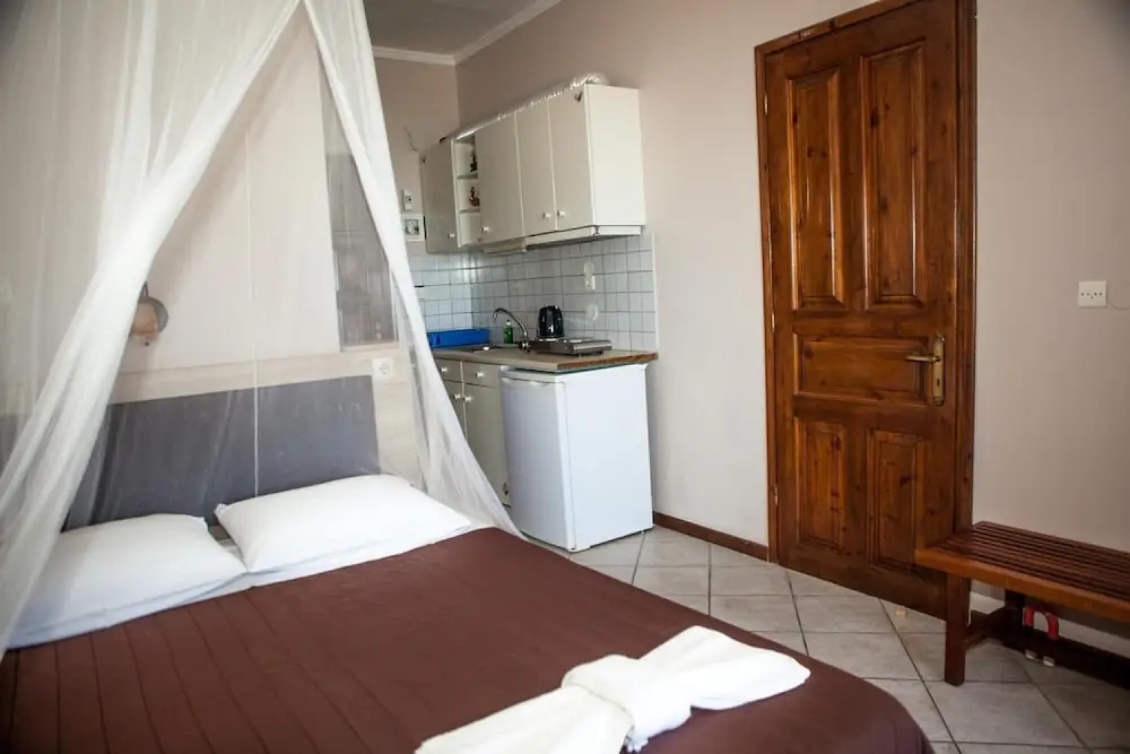 Eleana Apartments And Studios