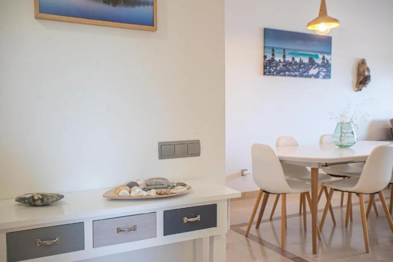 2251-Newly furnished 2 bedrooms with terrace!