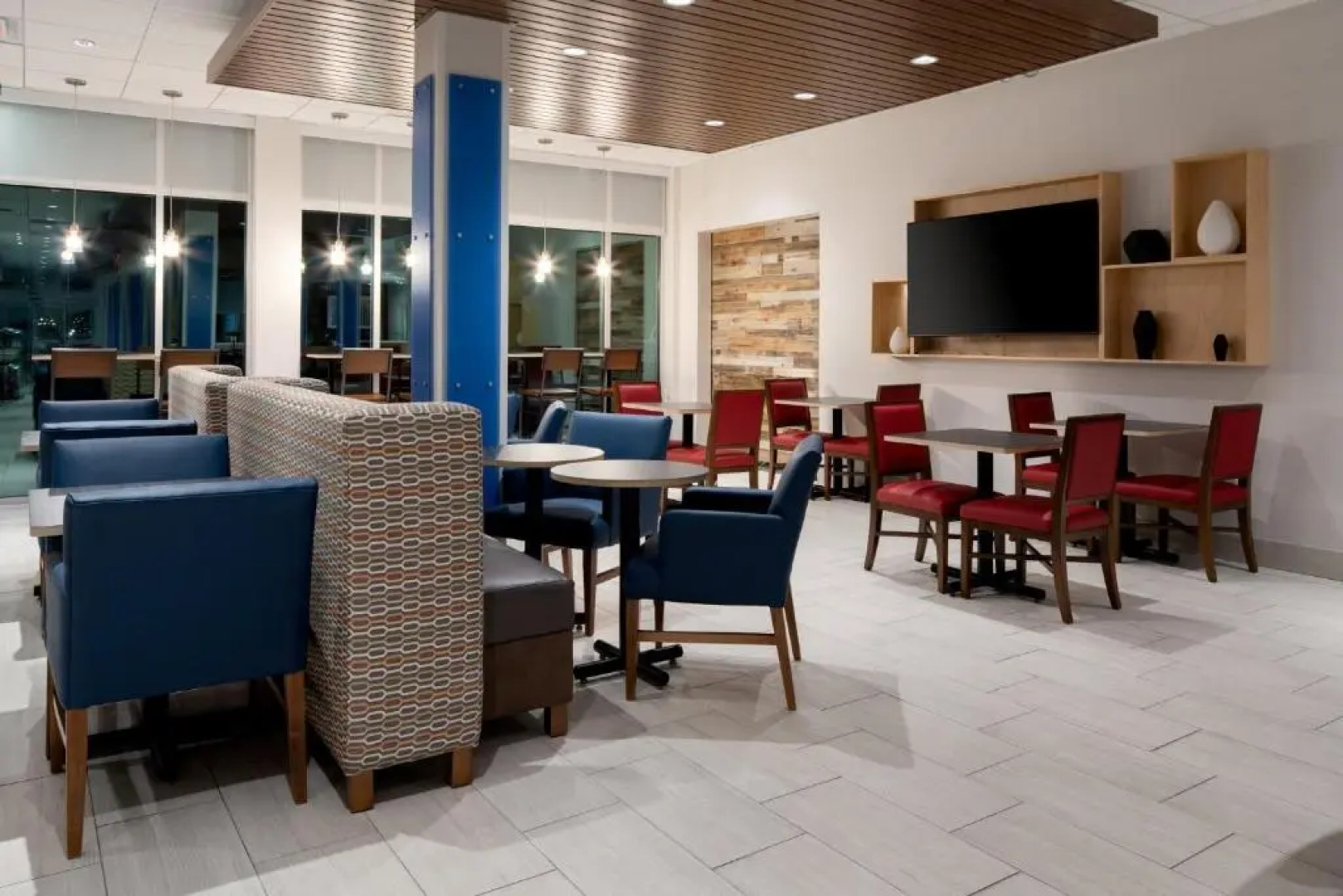 Holiday Inn Express & Suites Bullhead City by IHG