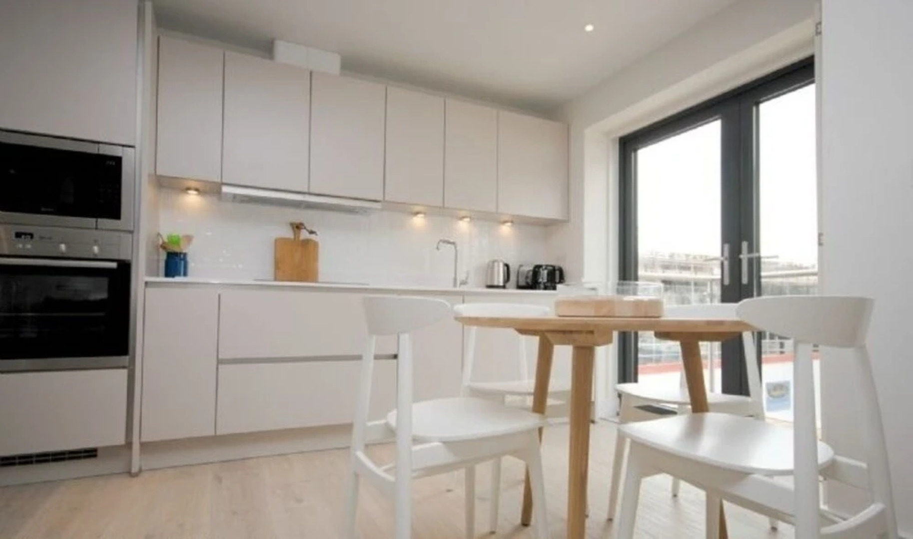 7 The Salterns, Chichester 402445