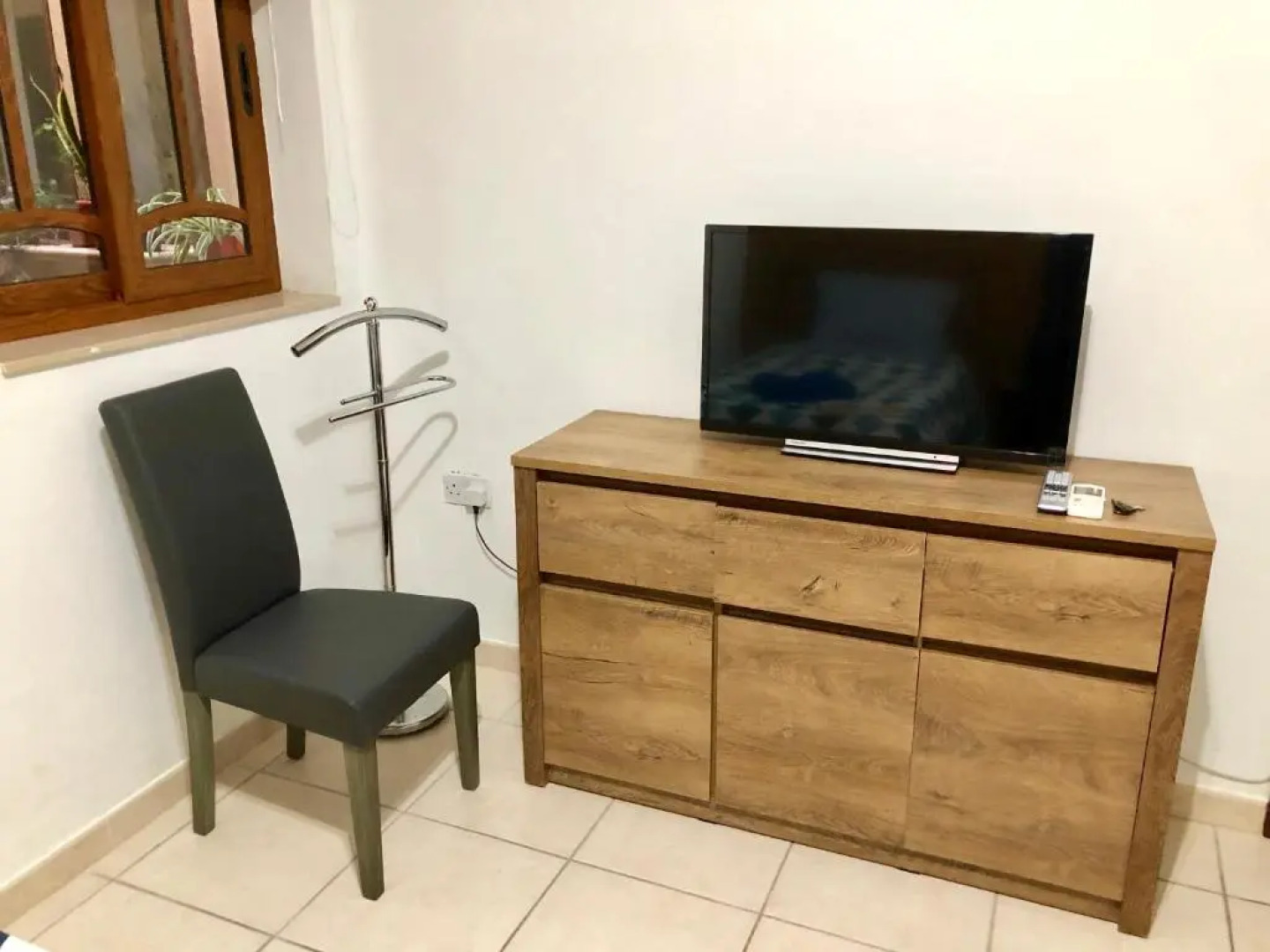 Desert Rose Quiet house 3km away from airport