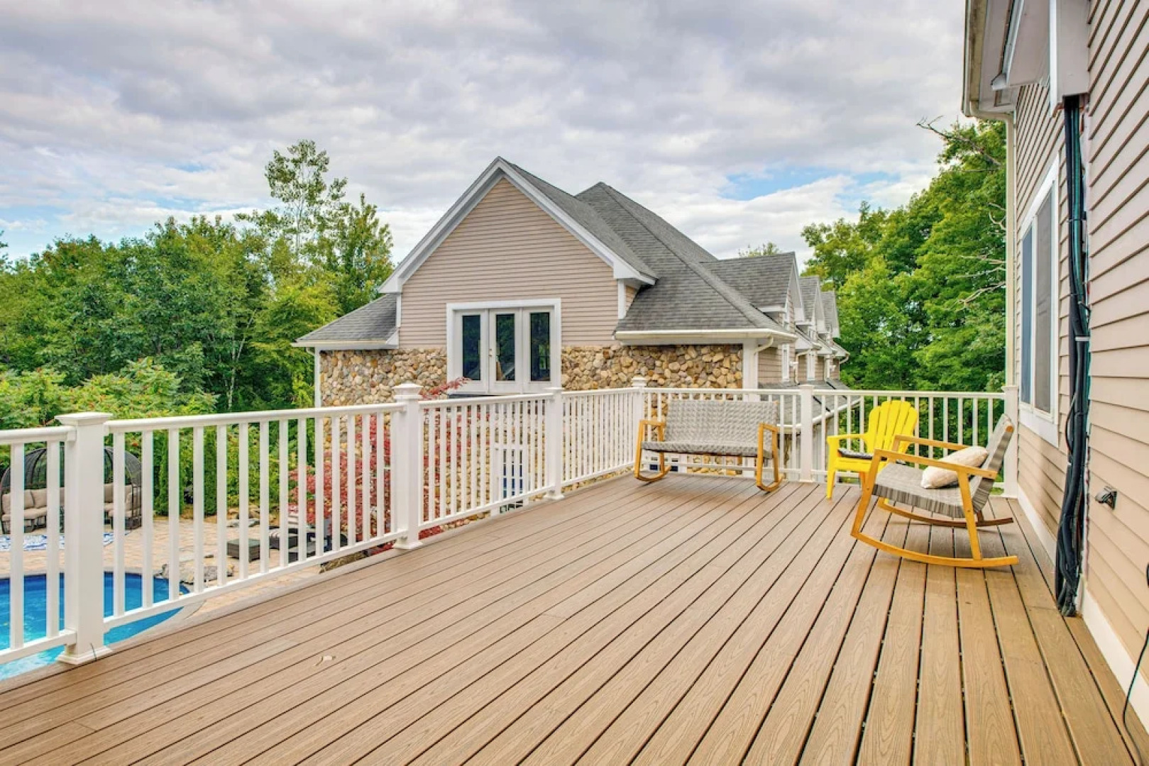 Deck For Entertaining: Belmont Group Getaway