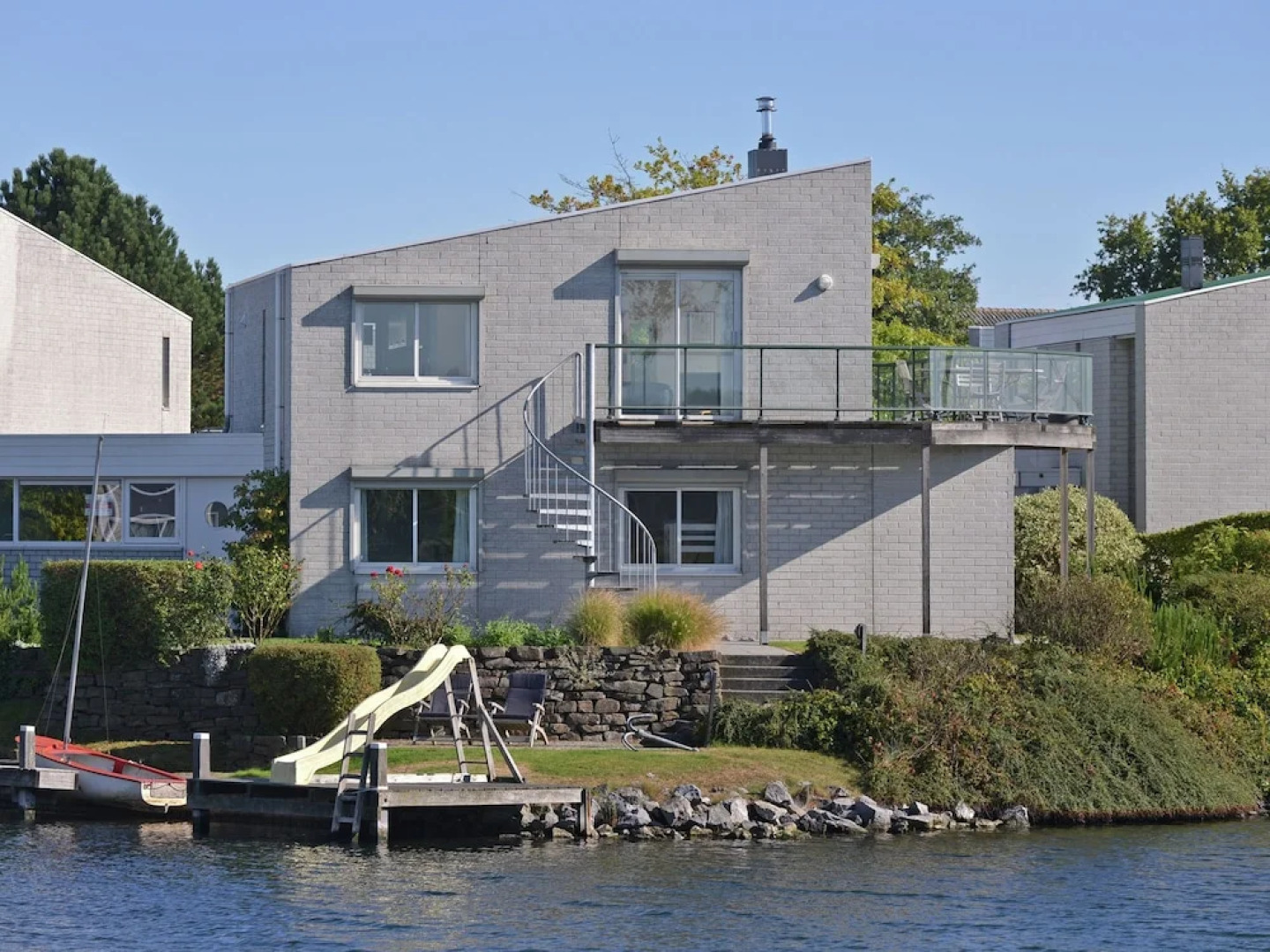 Water Villa Kortgene by Veerse Meer