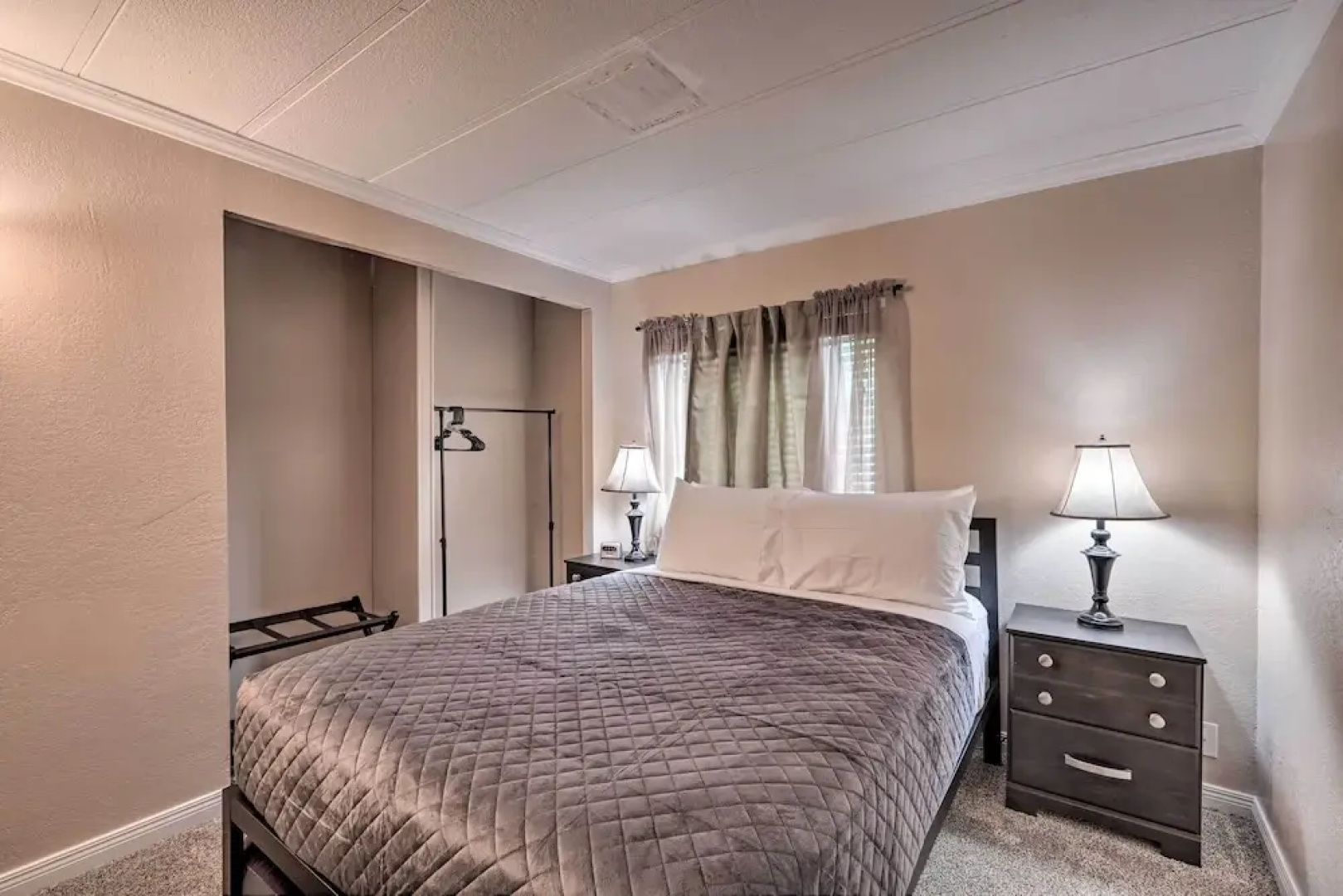 3 Mi to Lake Powell: Page Home w/ Patio & BBQ