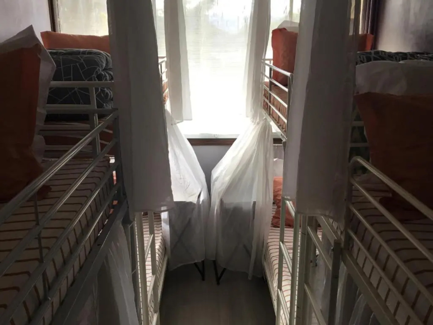 Just for sleep - Parisian Male dorm room - daily stay from 20h to 10h